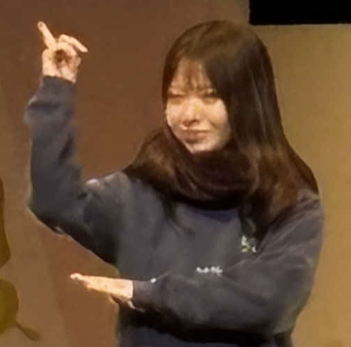 壇上でアピールする川井萌