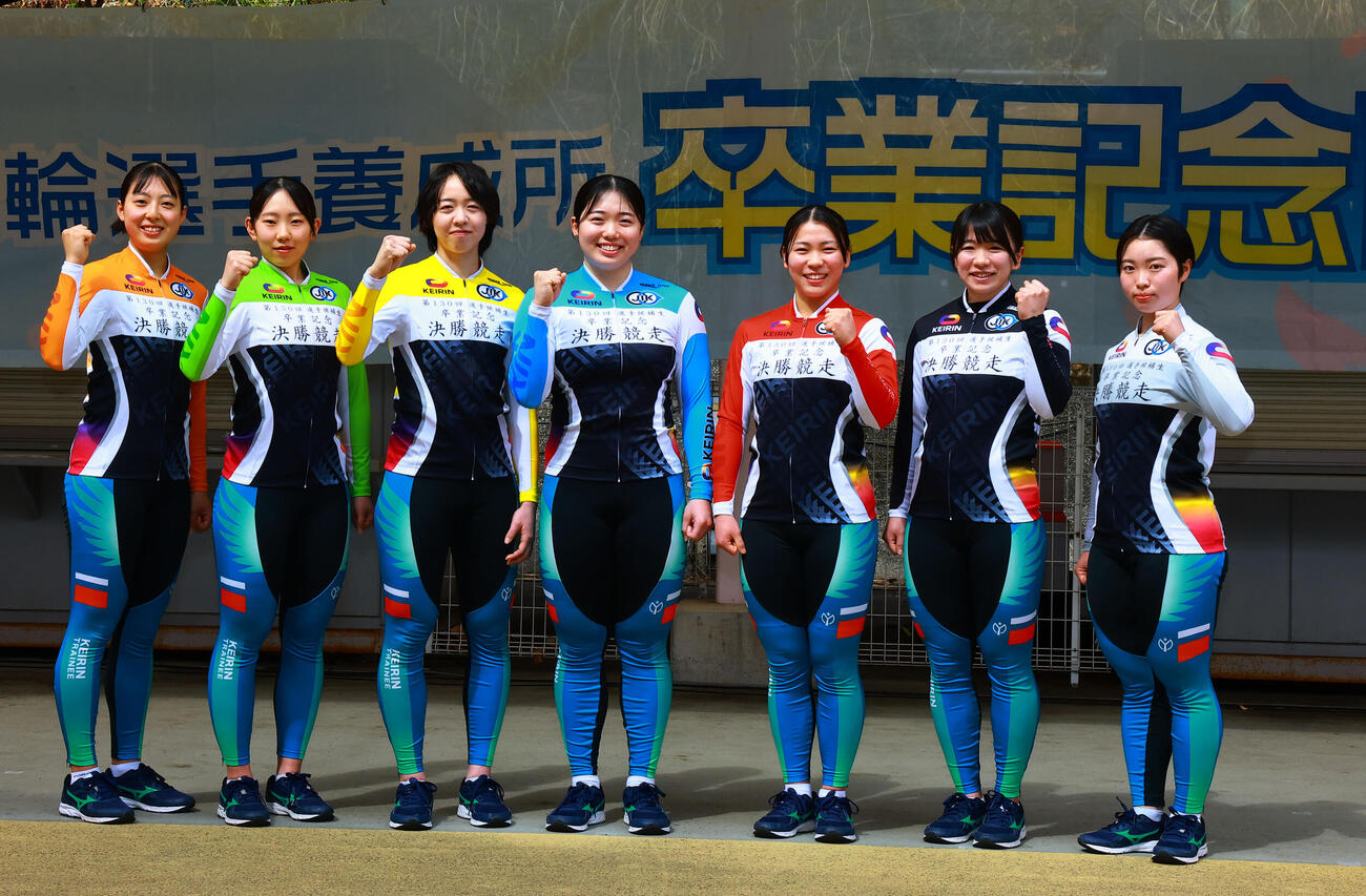 女子決勝に出場した選手。左から露谷菜々子、松下彩也香、伊藤梨里花、栗山百花、山田南、川上いちご、小原乃亜（撮影・野上伸悟）