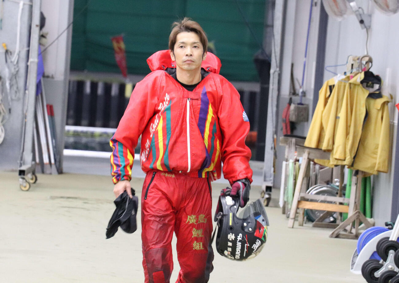 パワフルな走りを見せる村岡賢