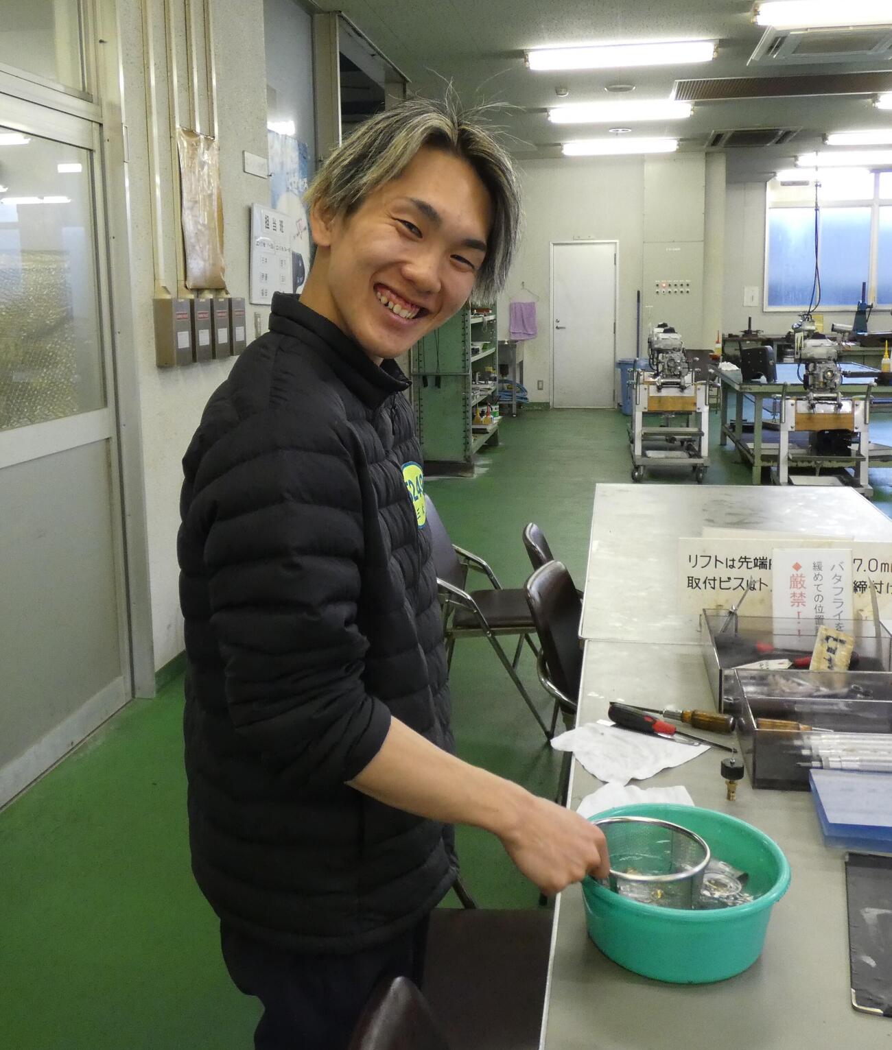 調整に専念する三木晴斗（撮影・前原一樹）