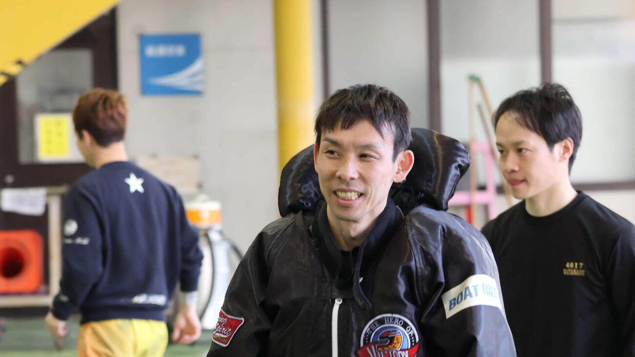 1着のみの勝負駆けに成功した稗田聖也は笑顔で引き上げてきた