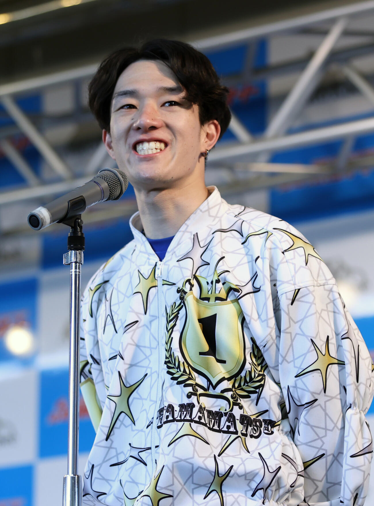優勝戦出場選手セレモニーであいさつする黒川京介（撮影・柴田隆二）