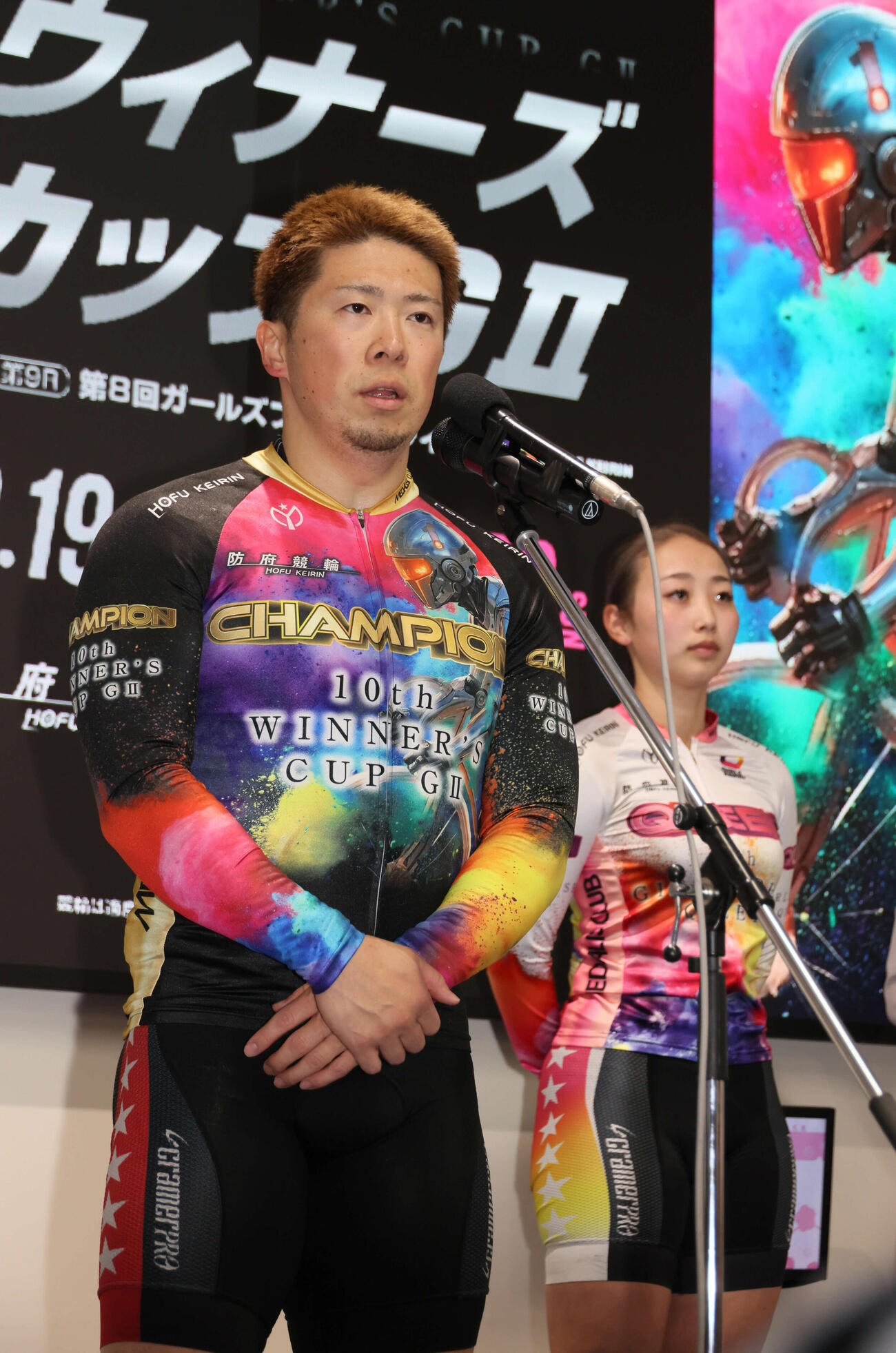 ウィナーズカップで優勝しスピーチする深谷知広（撮影・加藤孝規）