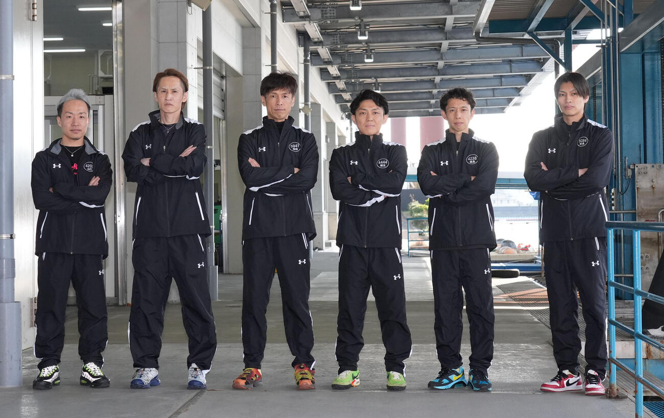 ドリーム戦出場メンバー左から山口剛、白井英治、池田浩二、桐生順平、毒島誠、末永和也（撮影・森本幸一）