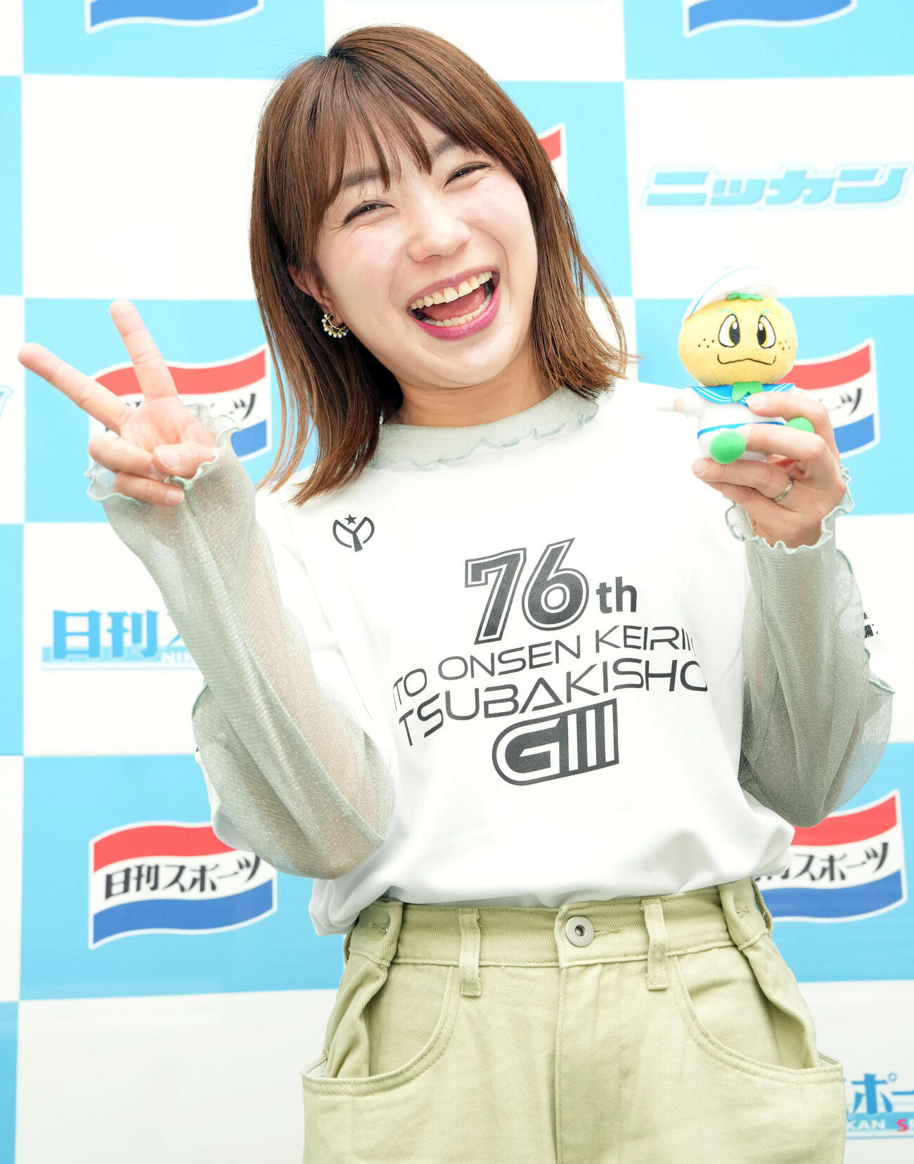「伊東温泉競輪　椿賞争奪戦G3」を笑顔するPRする野原美咲さん（撮影・たえ見朱実）