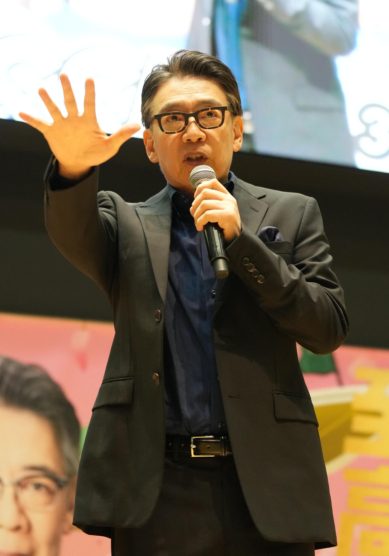 第61回ボートレースクラシック「第6日・優勝戦」　7R終了後にトークショーを行う生瀬勝久（撮影・森本幸一）