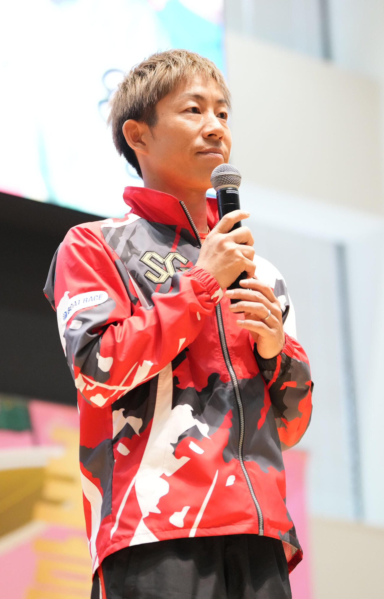 優勝戦出場選手インタビューに登場する大上卓人