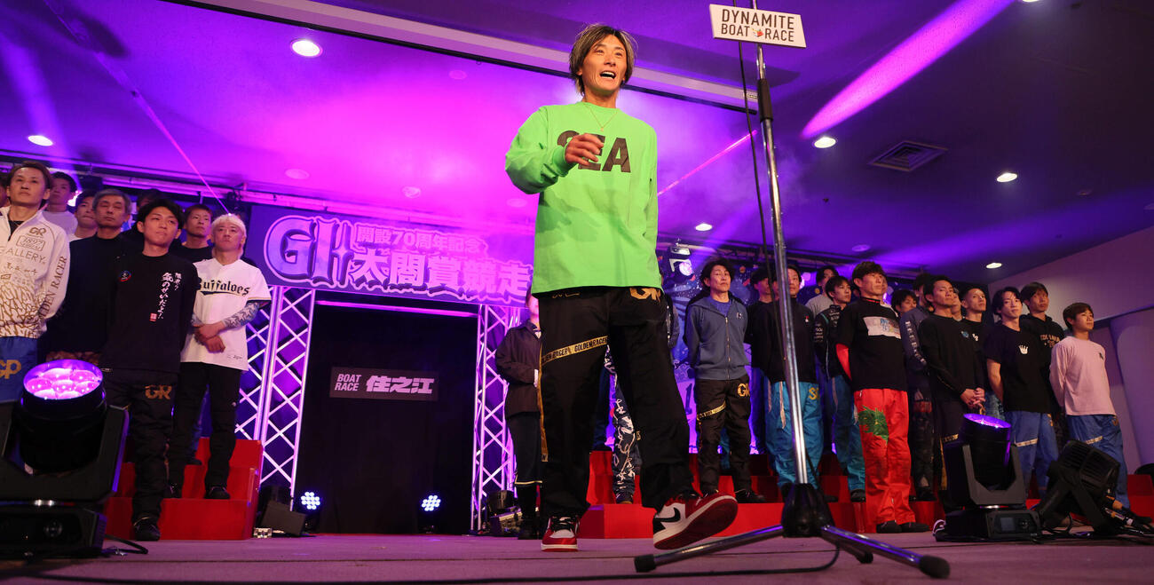 住之江G1太閤賞の開会式であいさつする峰竜太（撮影・宮崎幸一）
