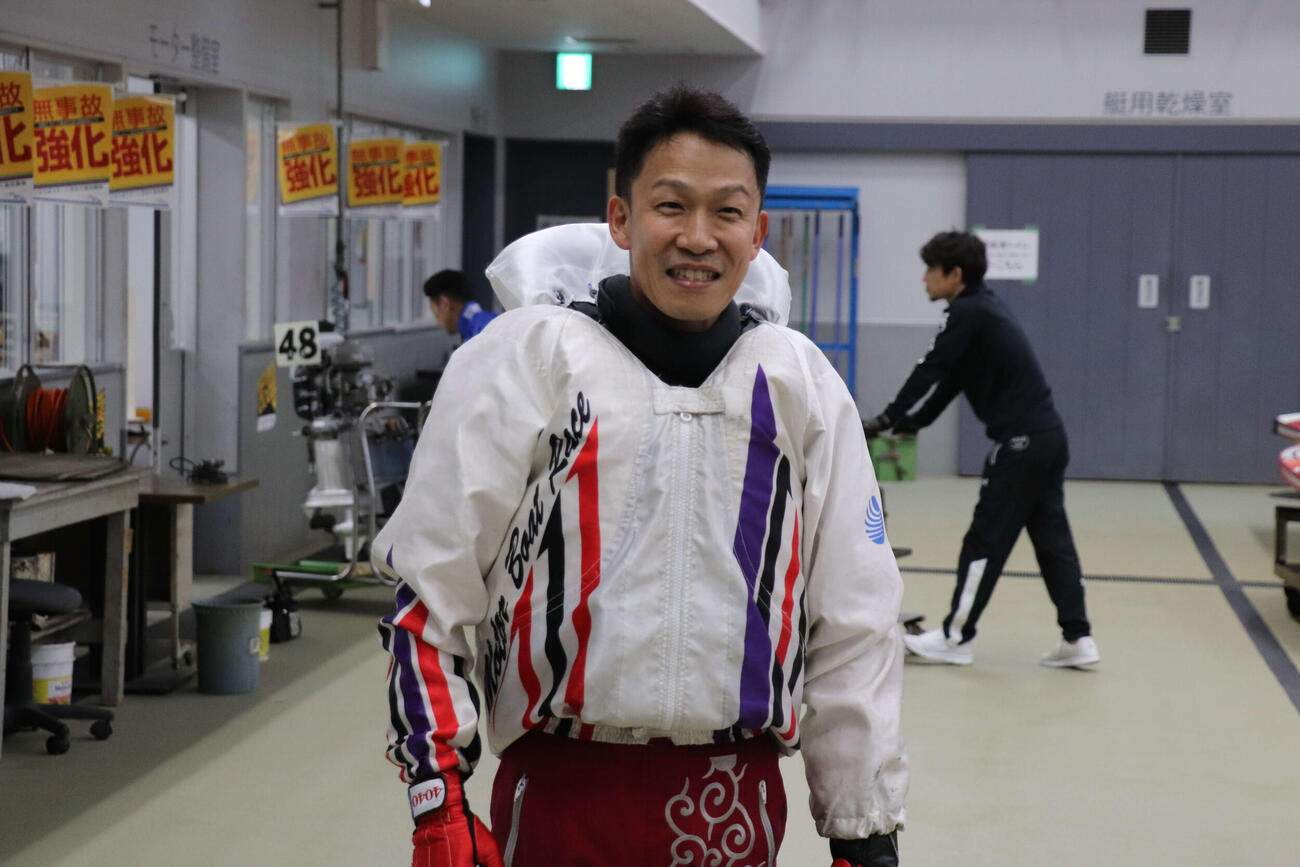節目の1500勝を達成して笑顔の広瀬将亨