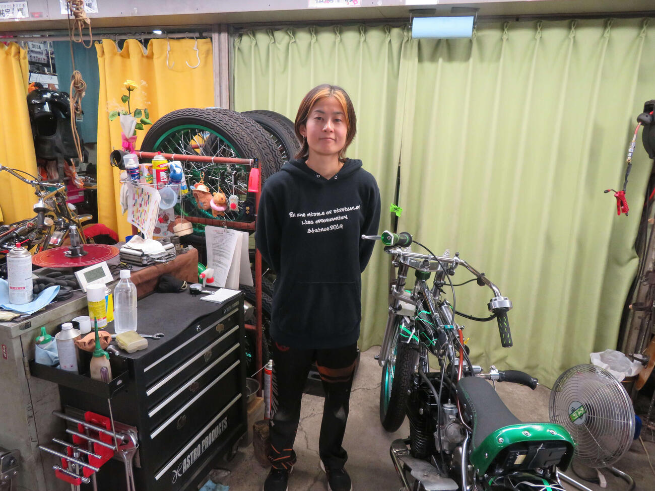 2日目に快勝した地元の女子レーサー松尾彩（撮影・小川将司）