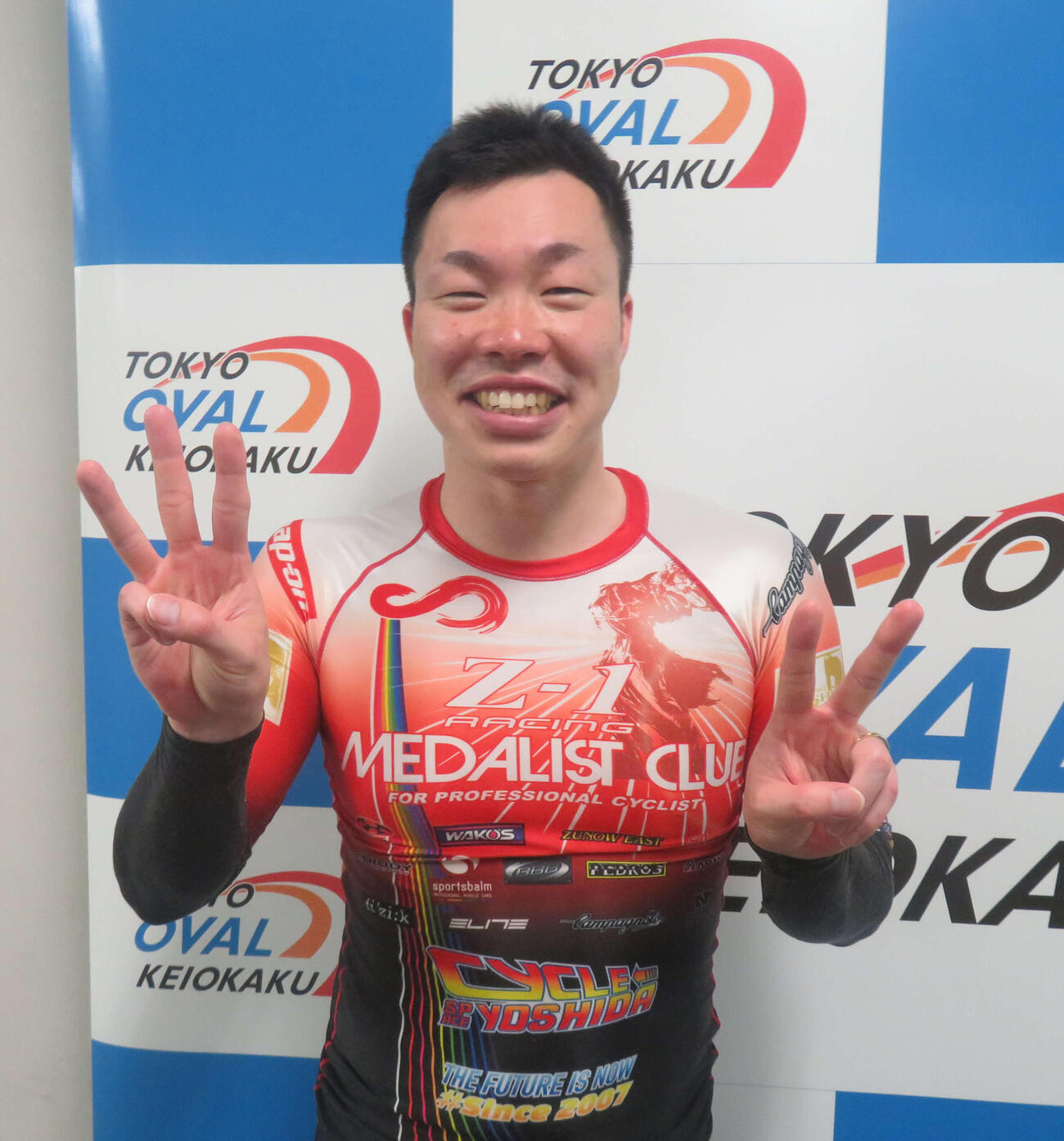 1日遅れで自ら32歳の誕生日を祝いたい畝木努（撮影・栗田文人）