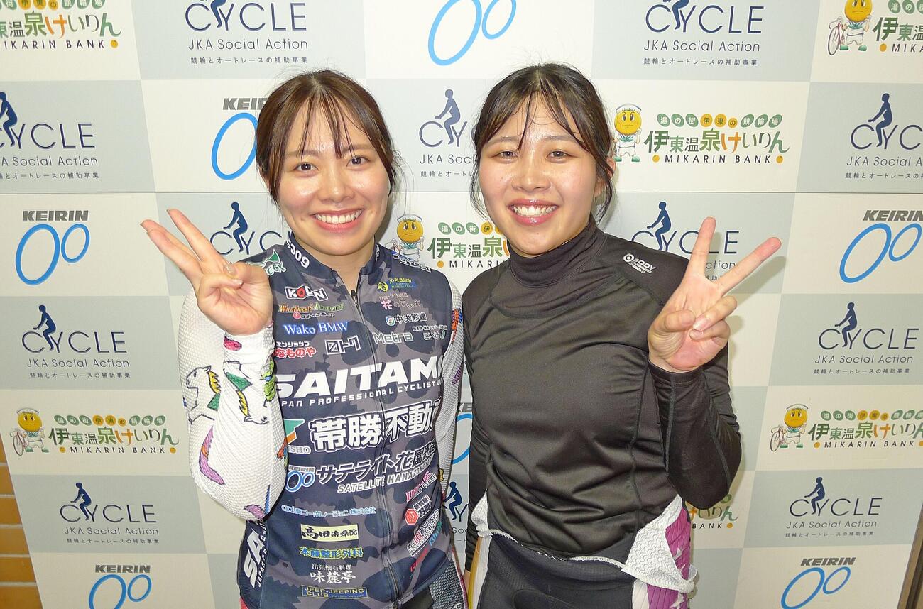 決勝進出を喜び合った黒沢夢姫（左）と梶原百香