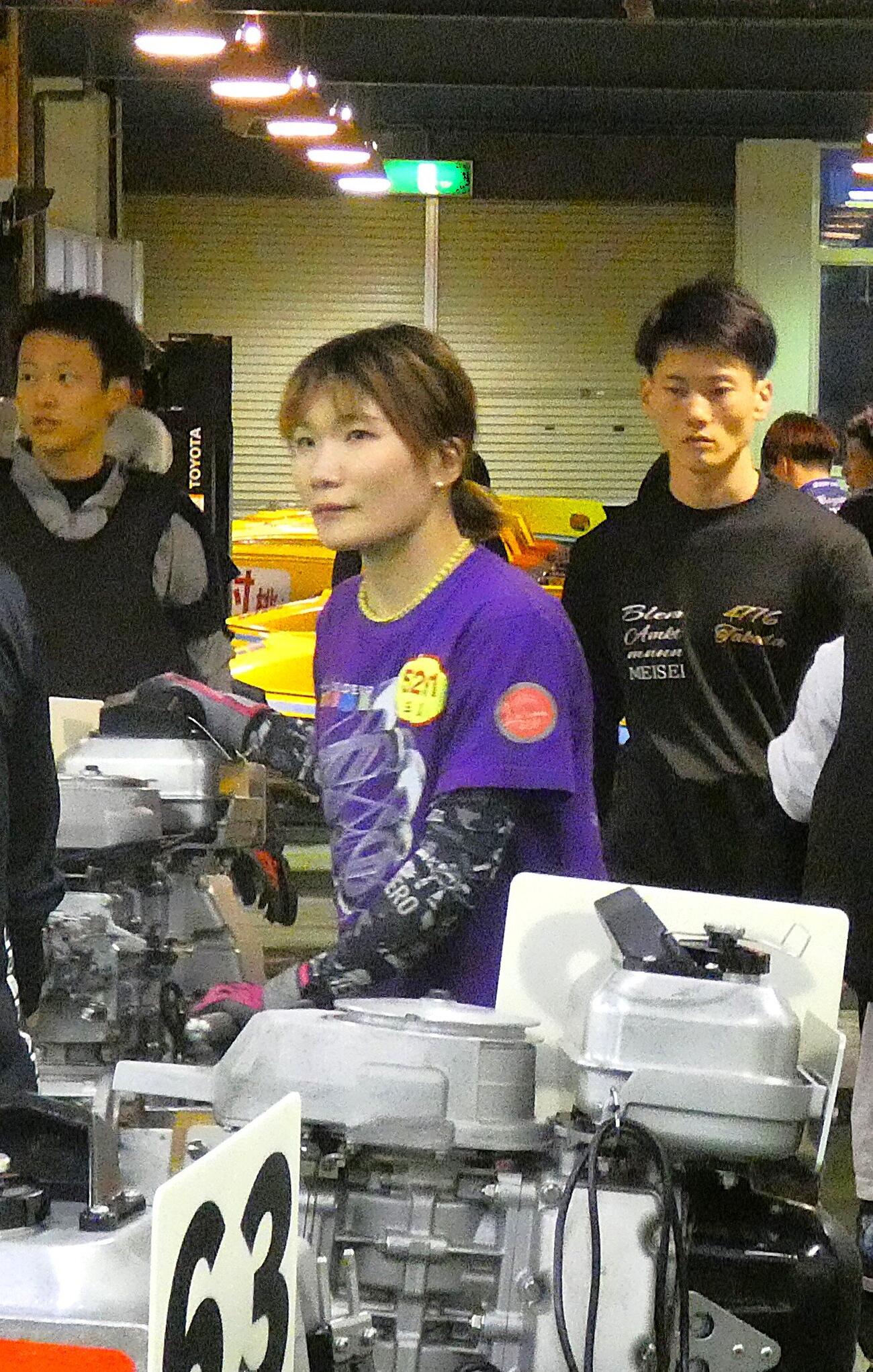 三嶌こころが父・誠司のアドバイスをもらってペラ調整に専念（撮影・前原一樹）