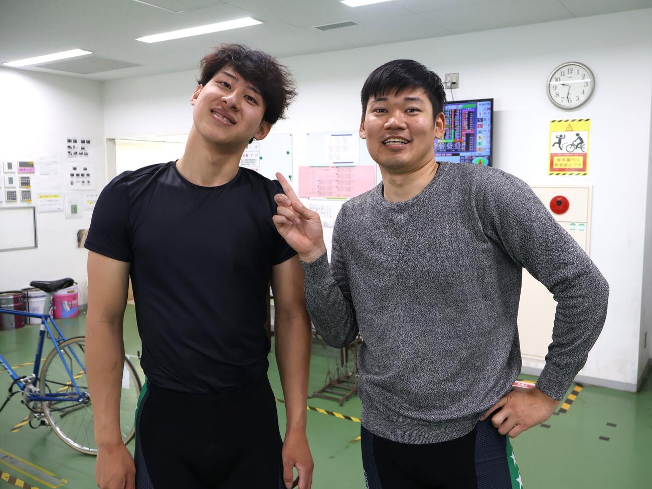 上杉有弘（左）と福元啓太が準決同様の好連係でV争いを演じる