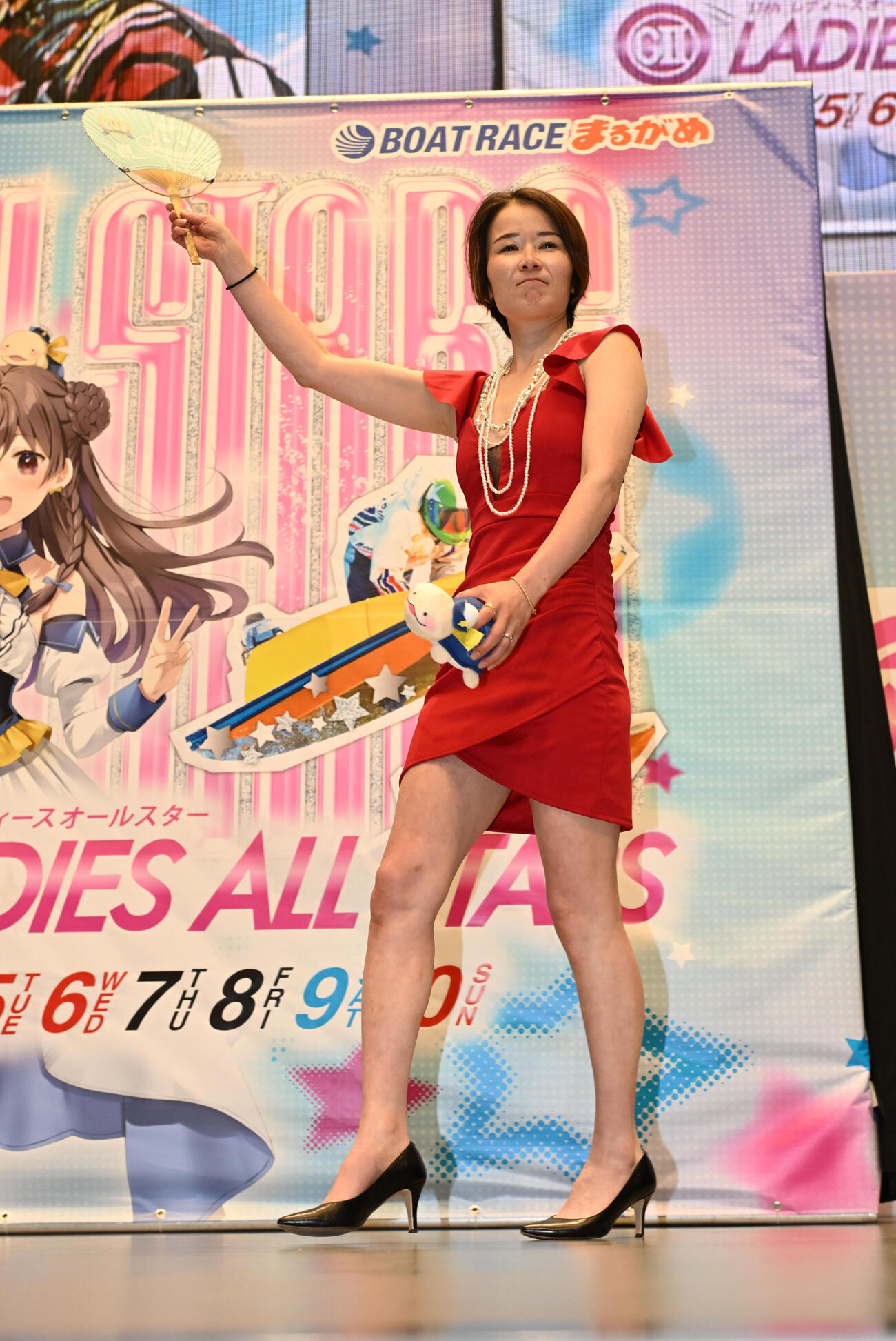オープニングセレモニーでコスプレを披露する平高奈菜（撮影・和賀正仁）
