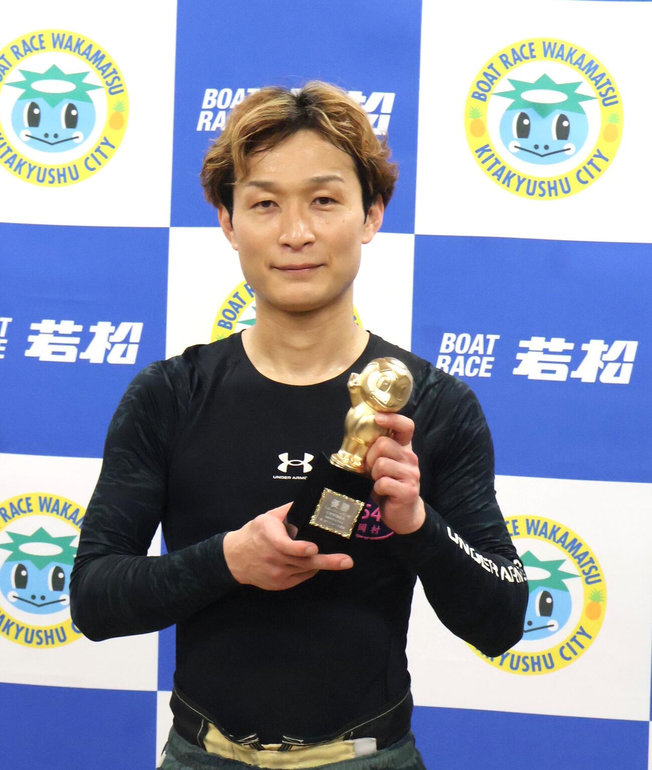 逃げて今年4度目の優勝を飾った岡村慶太＝2026／5／6