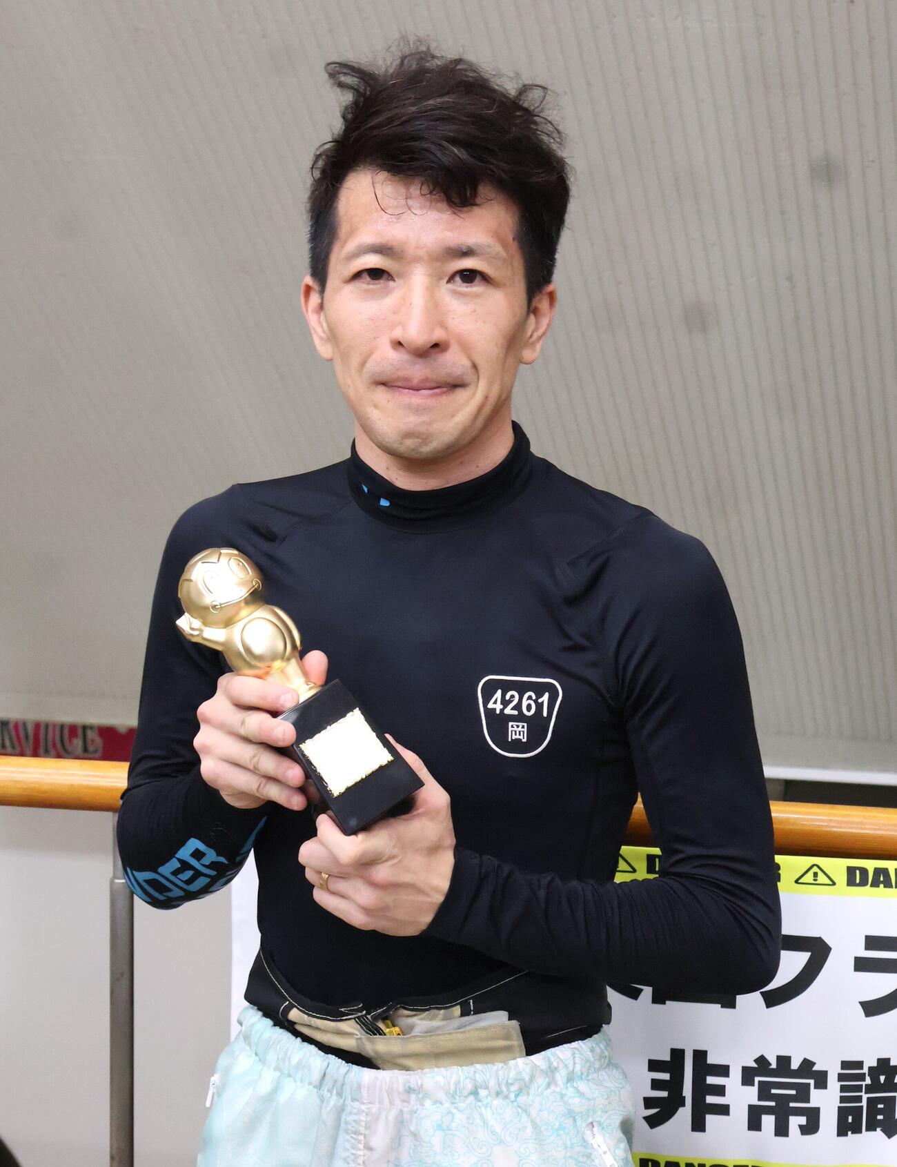 4コースからまくり差しで今年初優勝を決めた岡祐臣