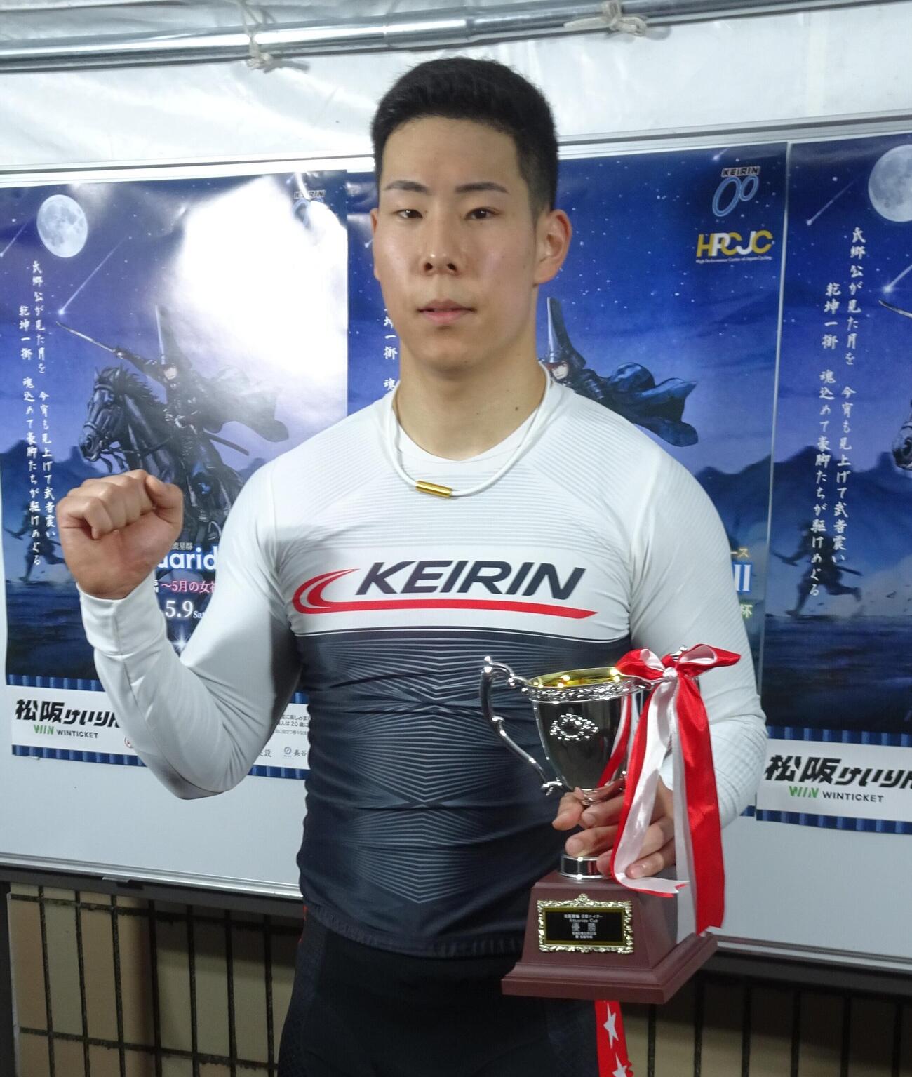 岩井芯がG3初優勝を飾りガッツポーズ
