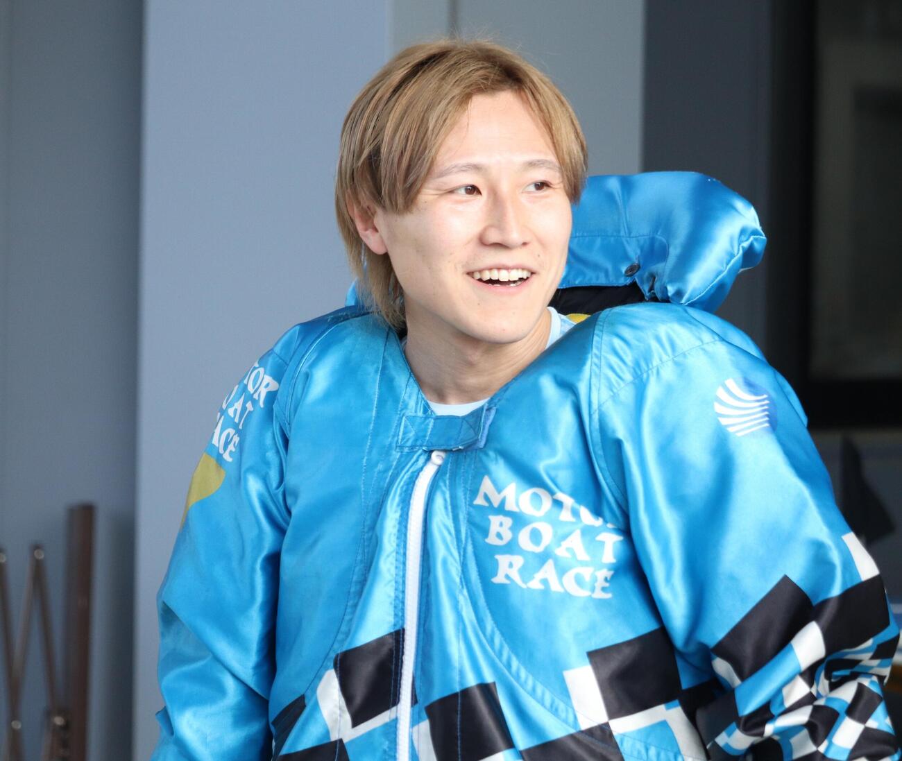 川原祐明が初日連勝。笑顔でピットに引き上げてきた