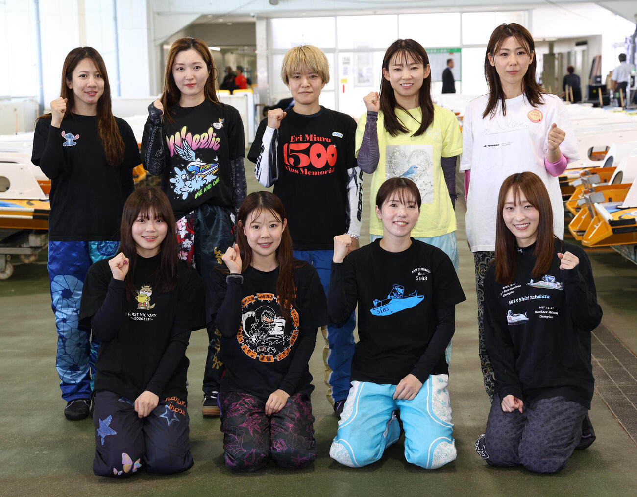 SGオールスターに挑む女子9選手。前列右から高憧四季、清水愛海、米丸乃絵、井上遥妃、後列右から鎌倉涼、守屋美穂、遠藤エミ、西橋奈未、実森美祐（撮影・西尾就之）