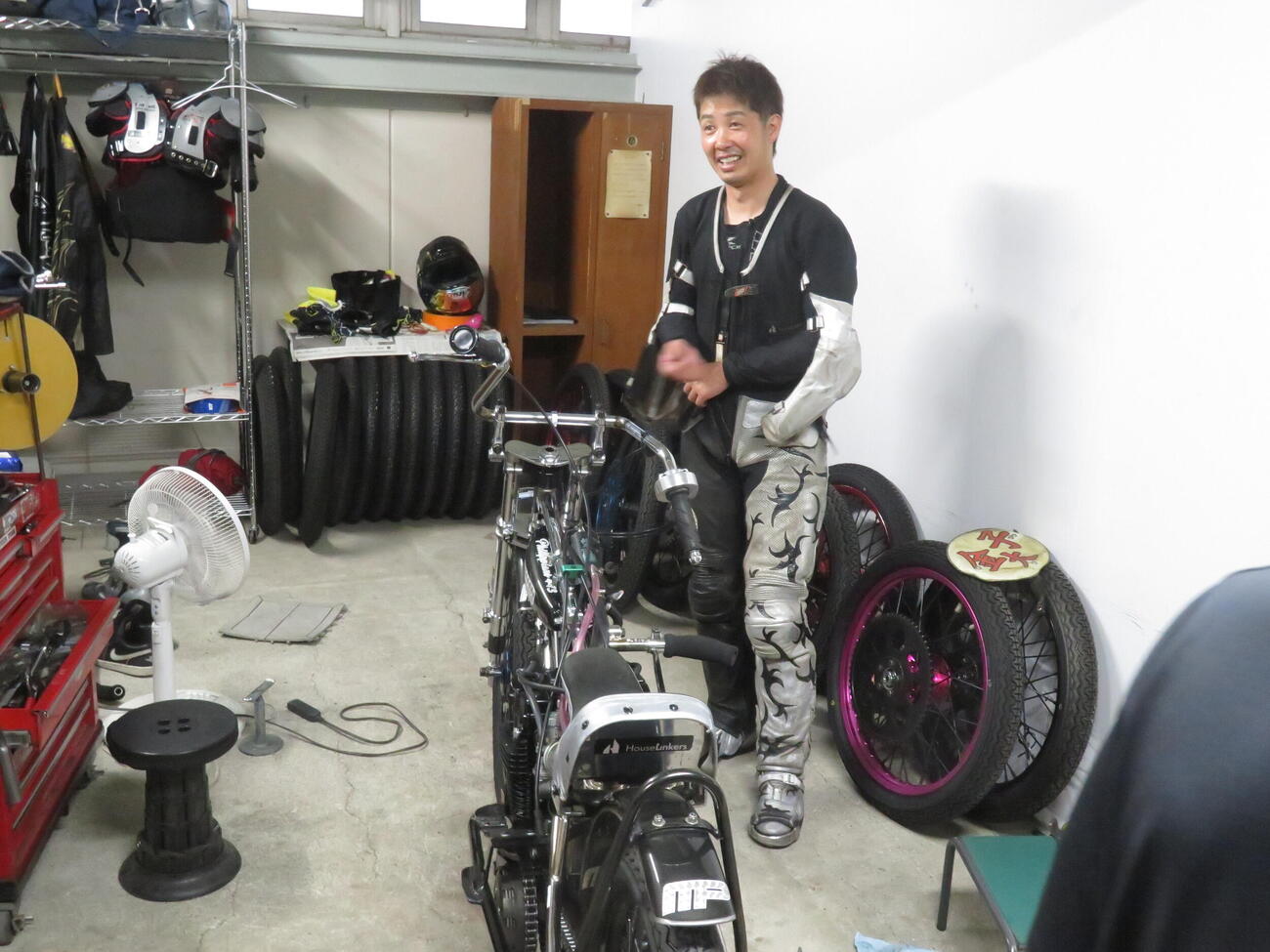 2日目の2次予選A9Rで5着に敗れた金子大輔は苦笑いでレースを振り返る（撮影・小川将司）