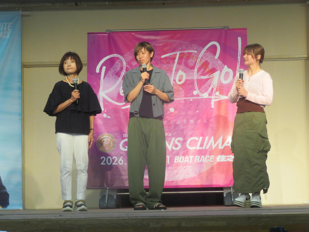 トークショーに出演した日高逸子さん（左）、長嶋万記（中）、田上凜