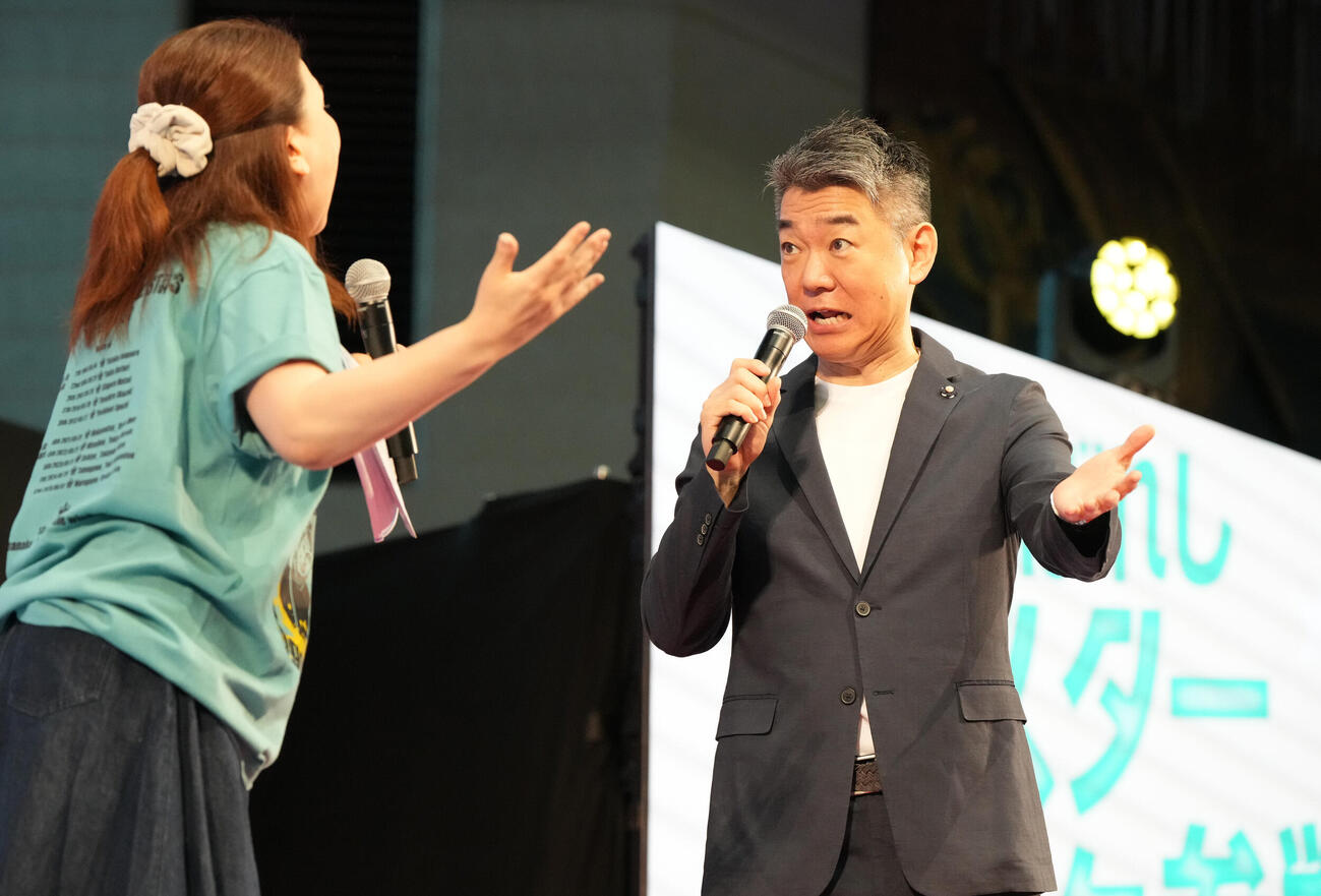SGボートレースオールスター「6日目・最終日」　　トークショーに出演する橋下徹（右）（撮影・森本幸一）