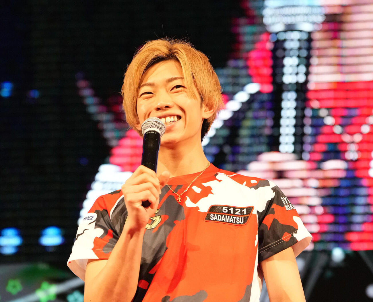 優勝戦出場選手インタビューに登場した定松勇樹（撮影・森本幸一）