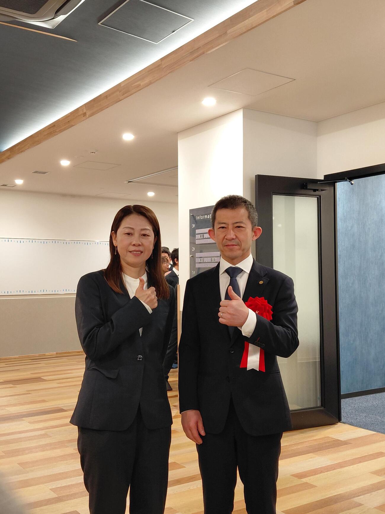 新宿舎を内覧し、満足した様子の日本モーターボート選手会の瓜生正義代表と寺田千恵理事