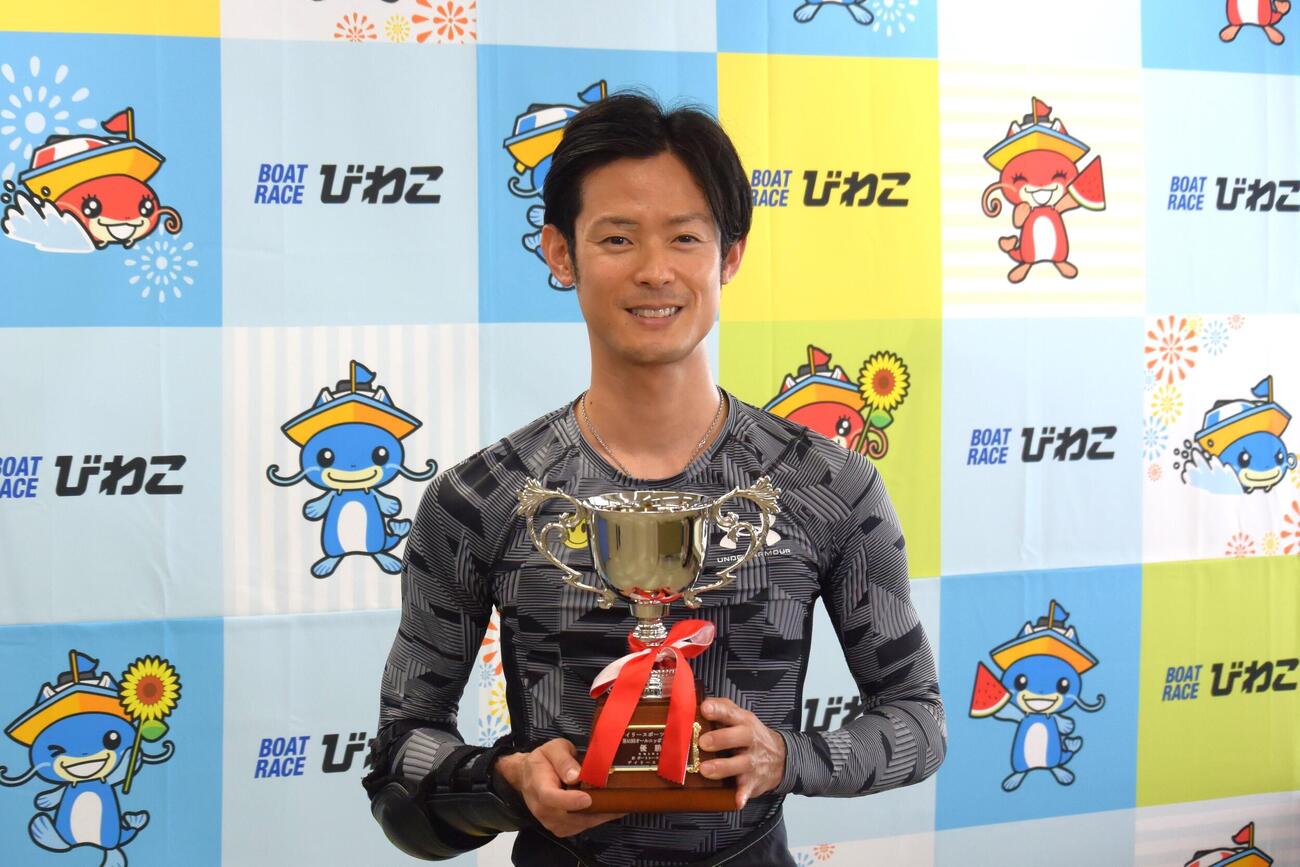 優勝の金子萌が父良昭の無念を晴らした
