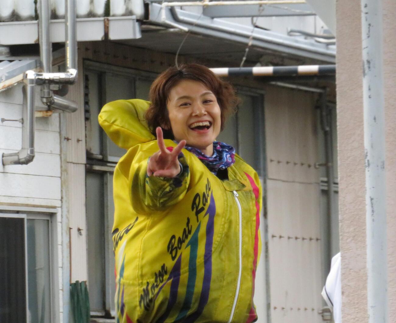 多摩川連続優出にピースサインの地元の中沢宏奈