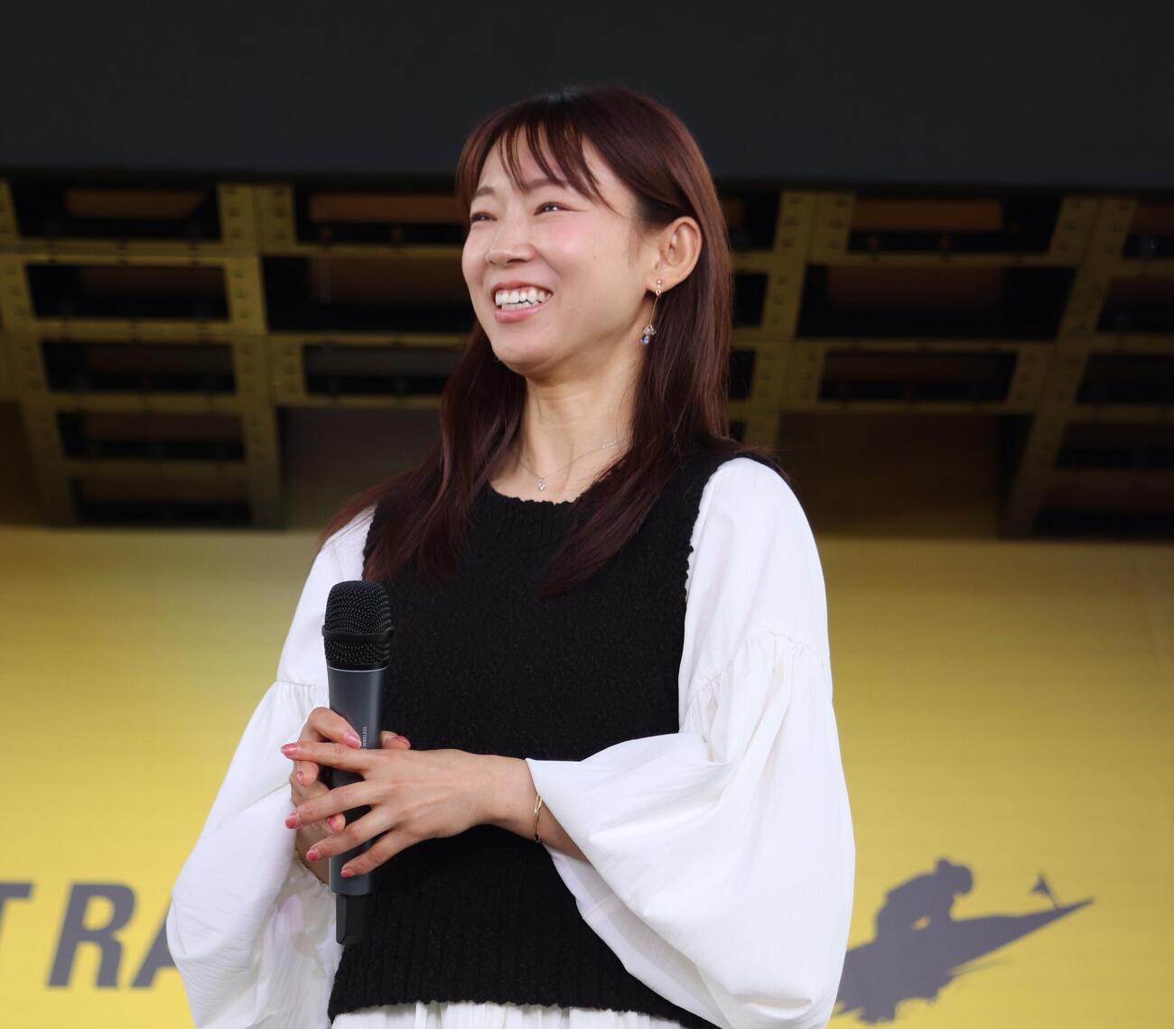 守屋美穂のトークショーの様子