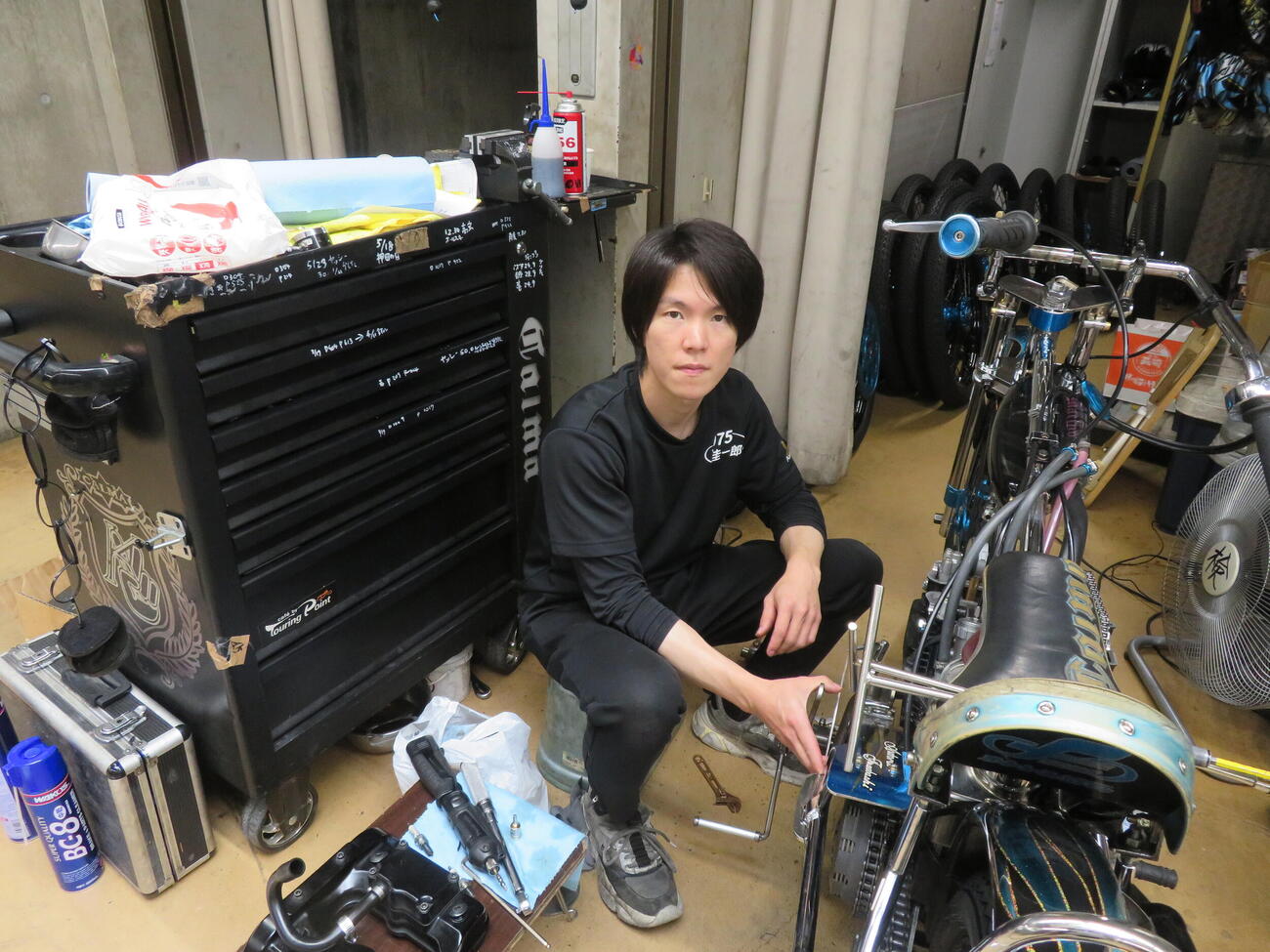 通算1000勝を達成した鈴木圭一郎が登場する（撮影・小川将司）