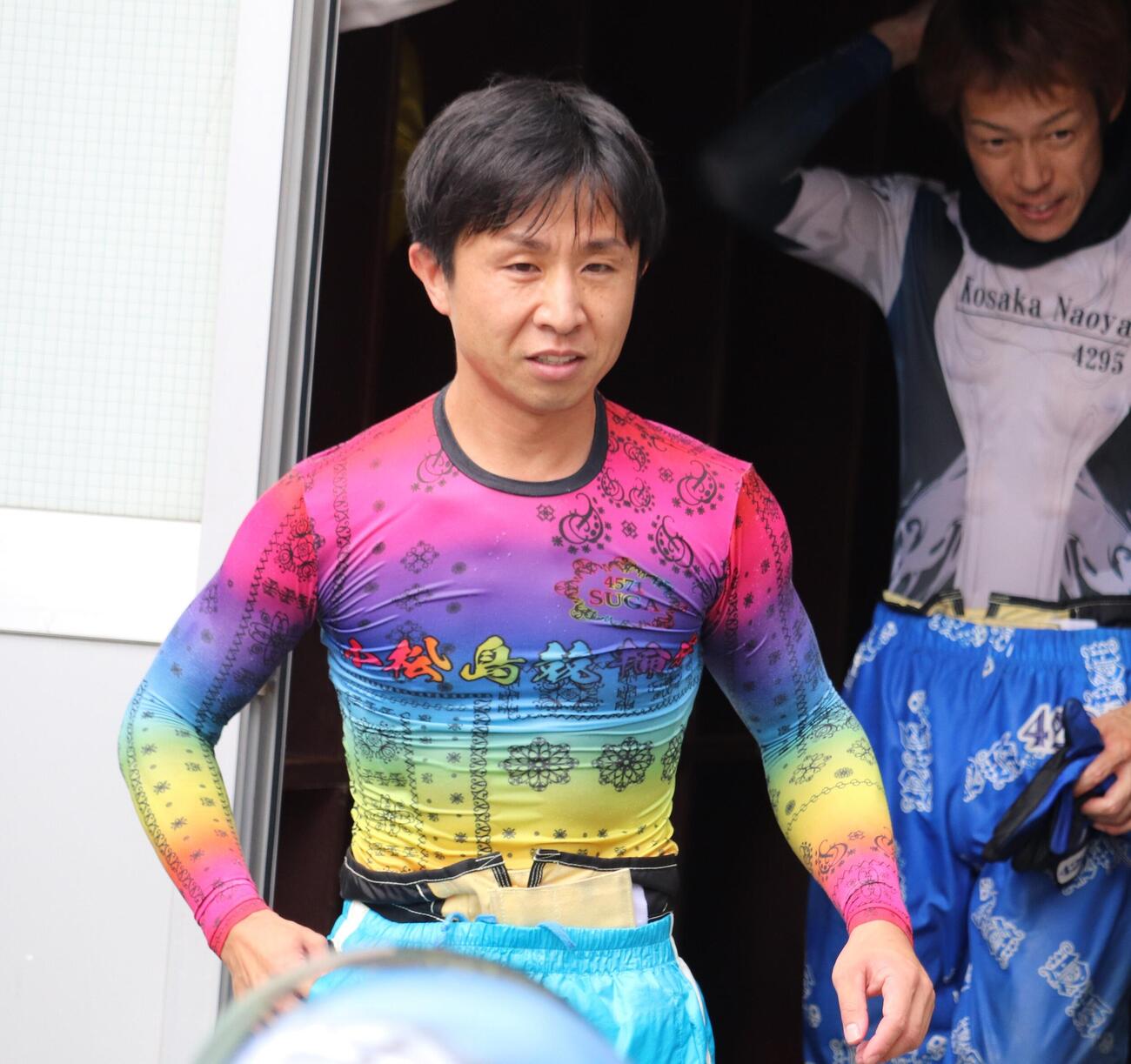 菅章哉が大外からとっておきの一撃を浴びせる
