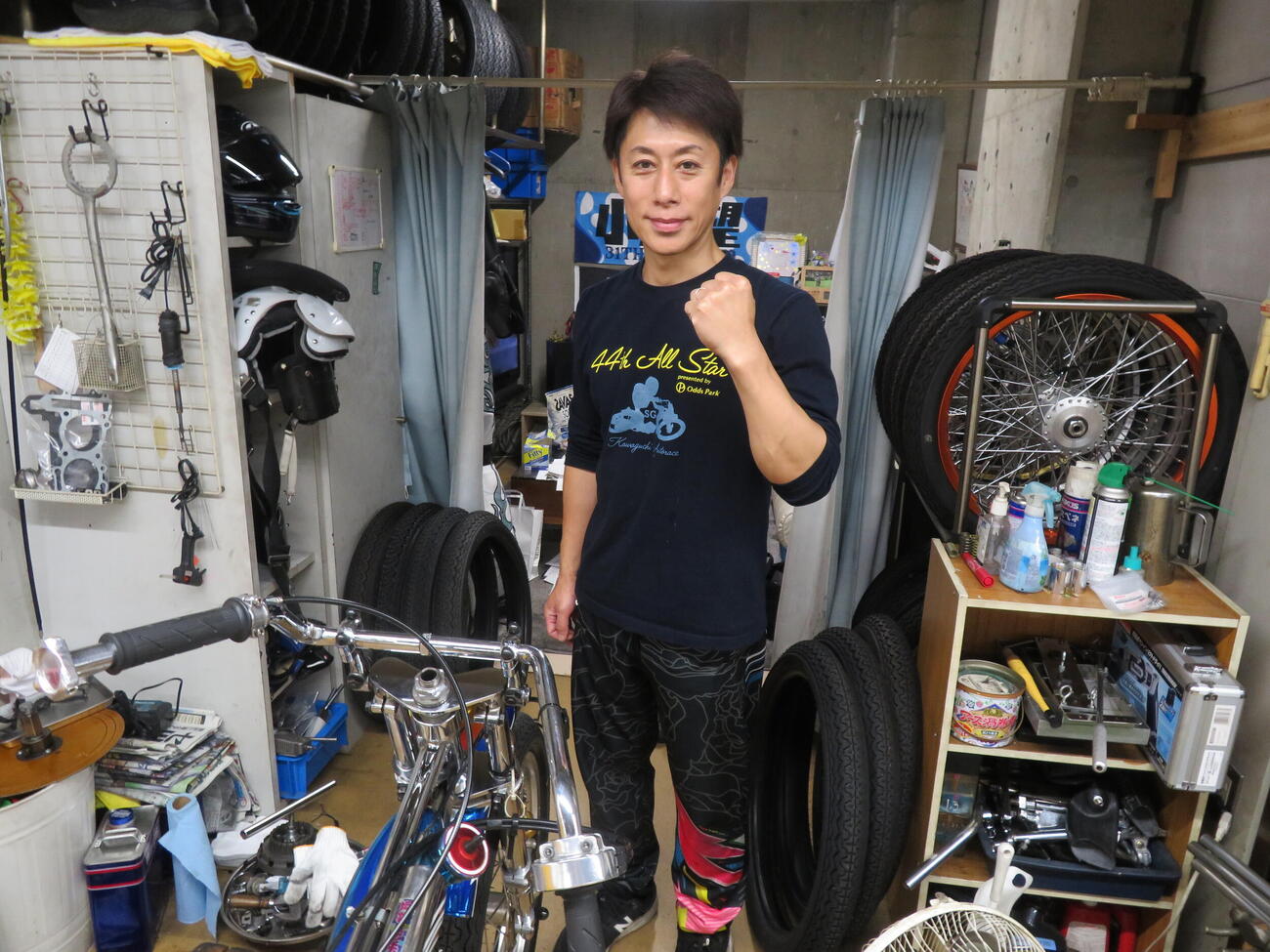 地元選手会支部長の小原望が勝利にガッツポーッズ（撮影・小川将司）