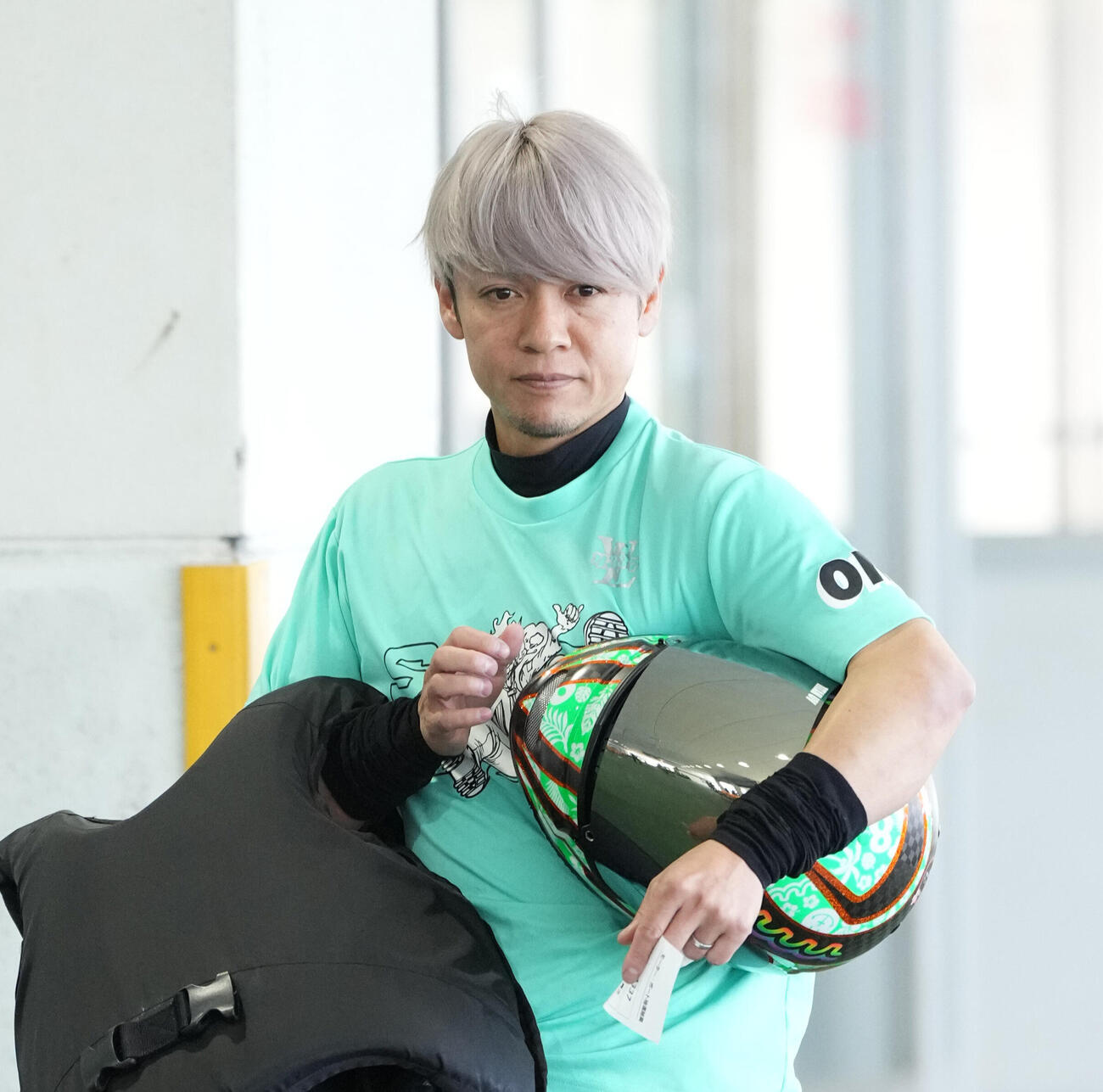 2連対率トップの14号機を手にした平本真之（撮影・森本幸一）