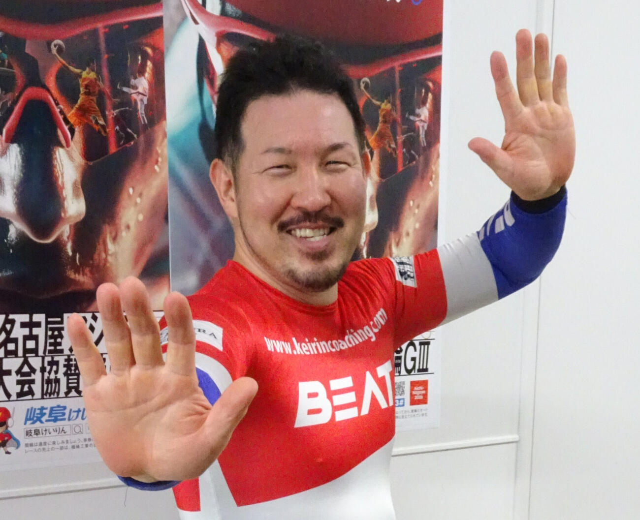 特選8Rで伊藤信が通算500勝を飾って笑顔
