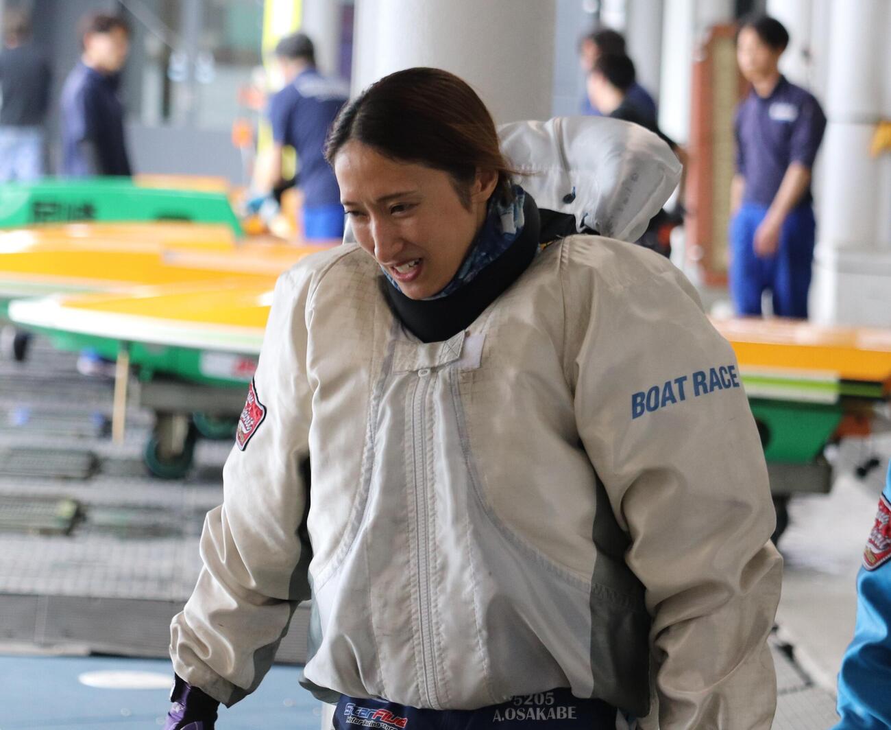 刑部亜里紗が3日目後半9Rをインから2着。ピットでは悔しい表情を浮かべた