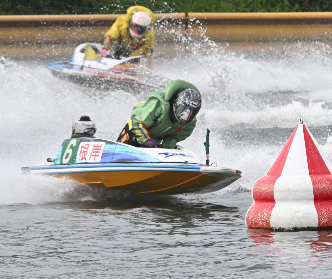 第2日10R戸田特賞、1週目2マークを先頭で回る根岸真優（撮影・千葉一成）
