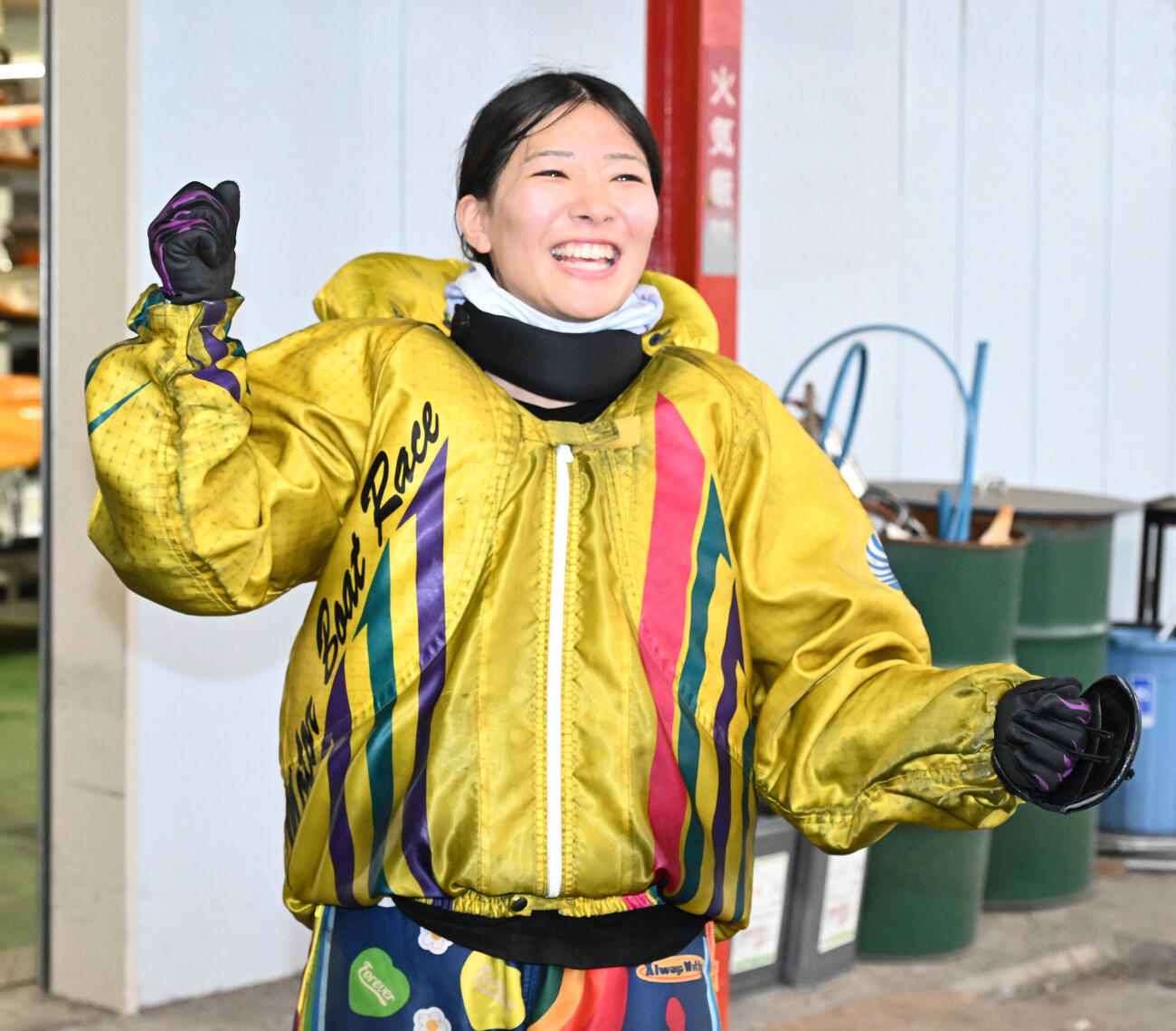 第3日6R予選で初勝利を飾り喜ぶ諏訪玲奈（撮影・千葉一成）