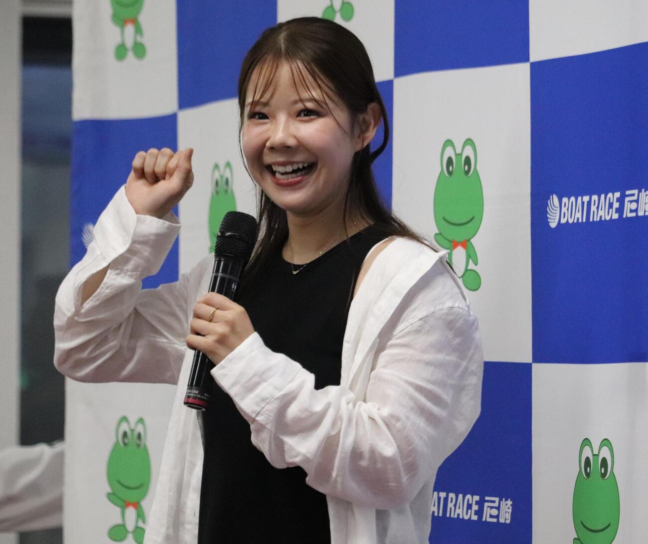 米丸乃絵のトークショーに多くのファンが集まった