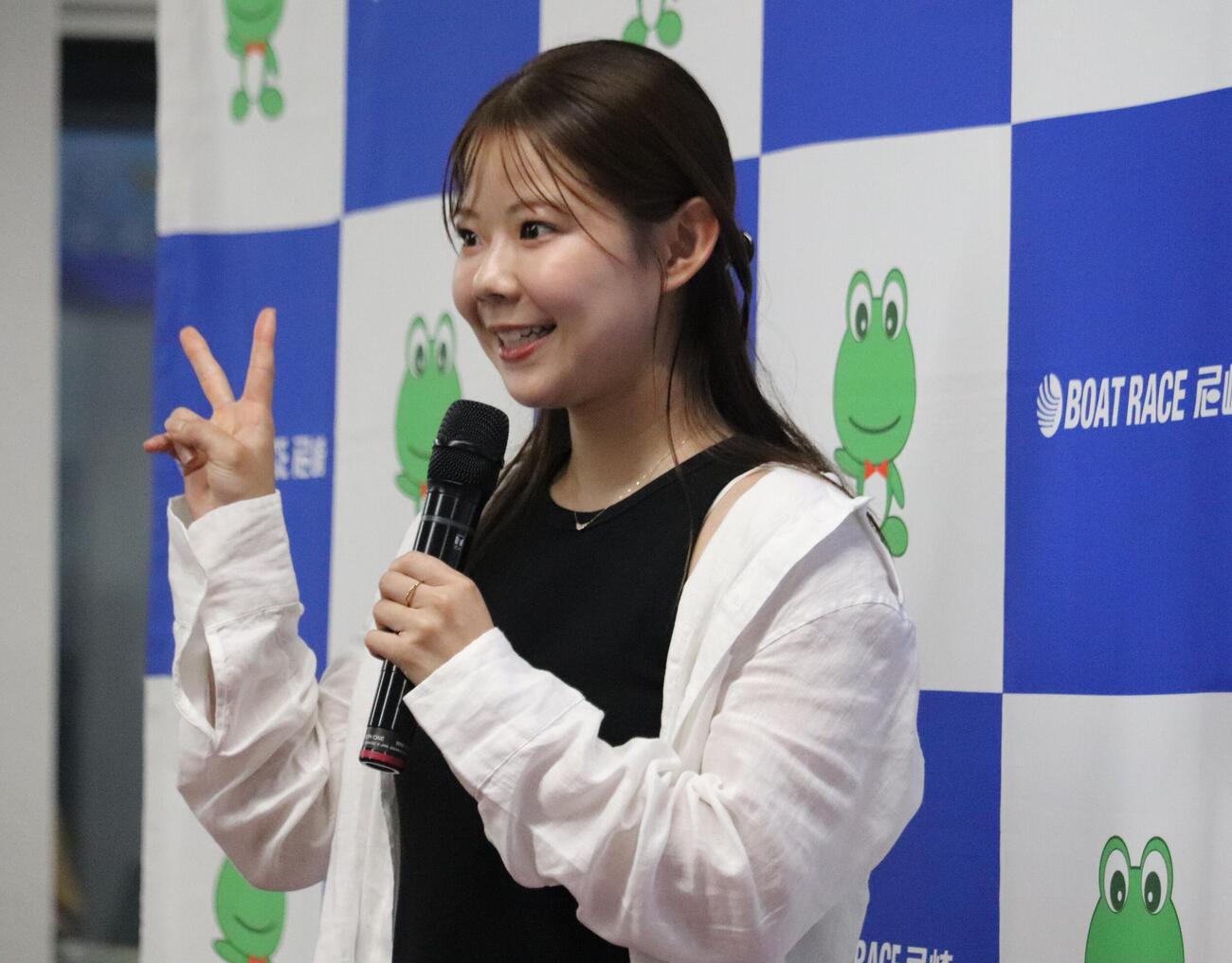 米丸乃絵のトークショーに多くのファンが集まった