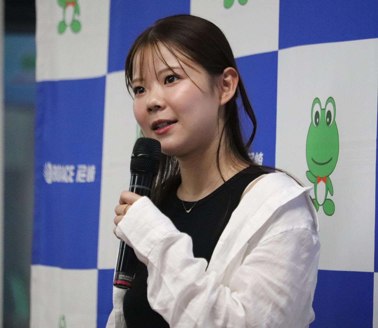 米丸乃絵のトークショーに多くのファンが集まった