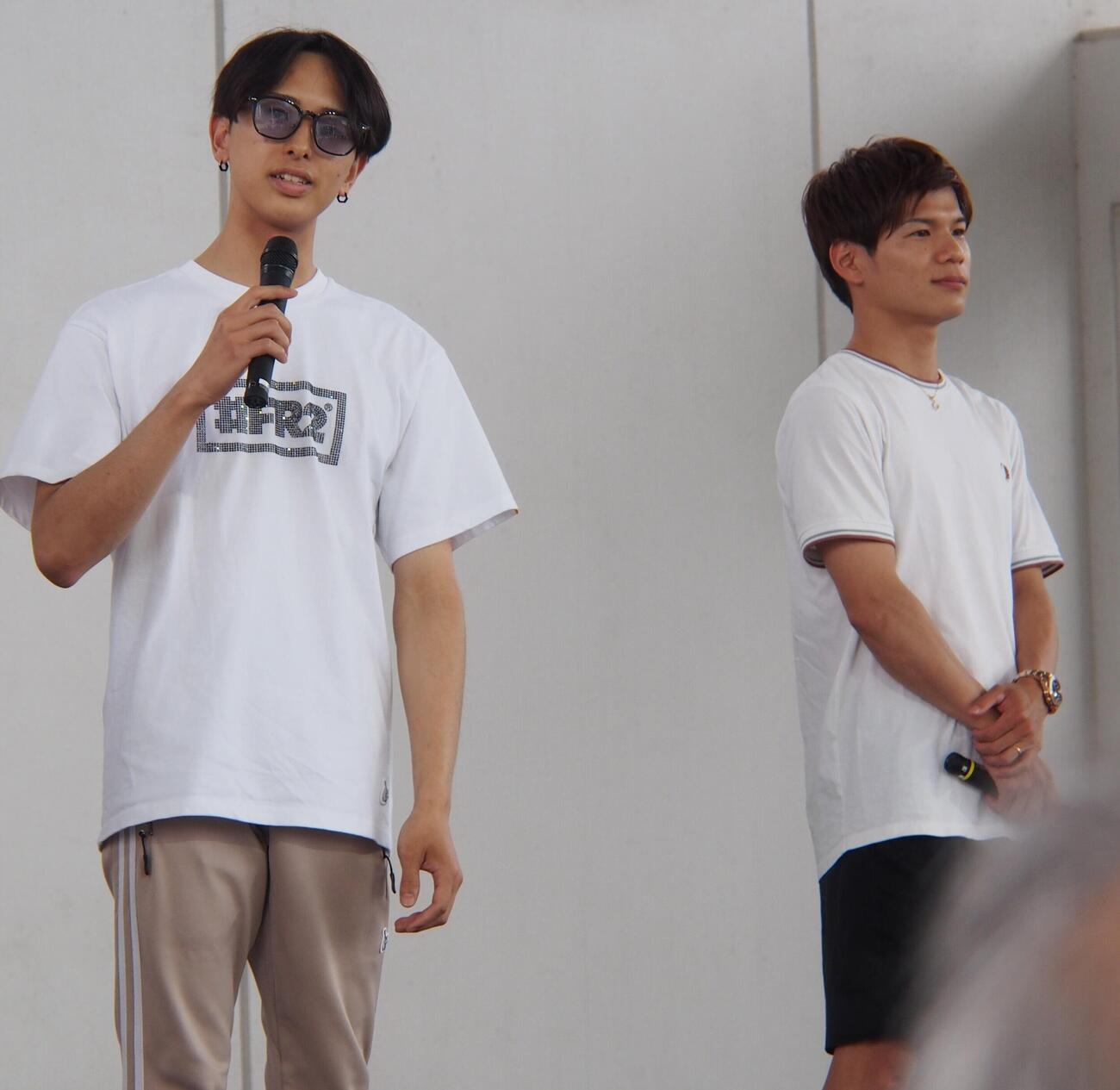 加藤翔馬（左）、宮田龍馬がトークショーに登場した