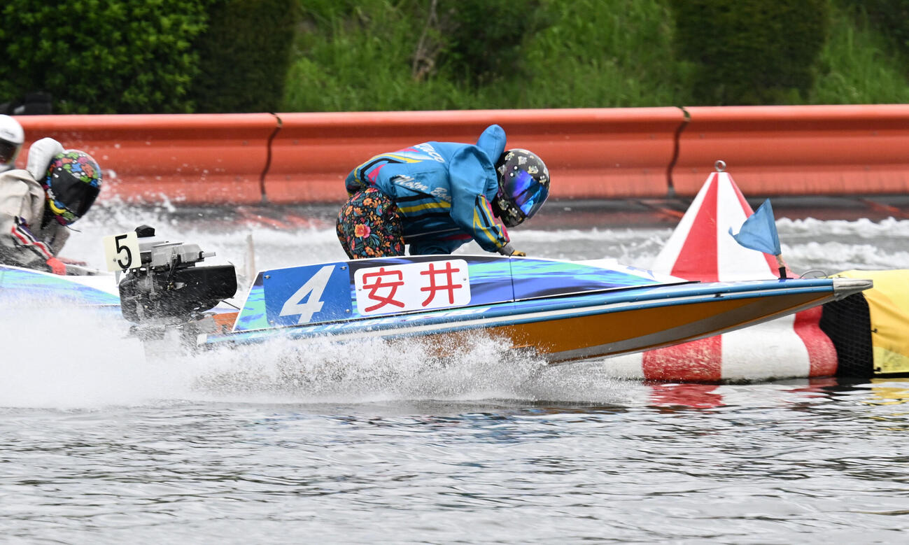 第4日9R戸田特賞、1週目2マークを先頭で回る安井瑞紀（撮影・千葉一成）