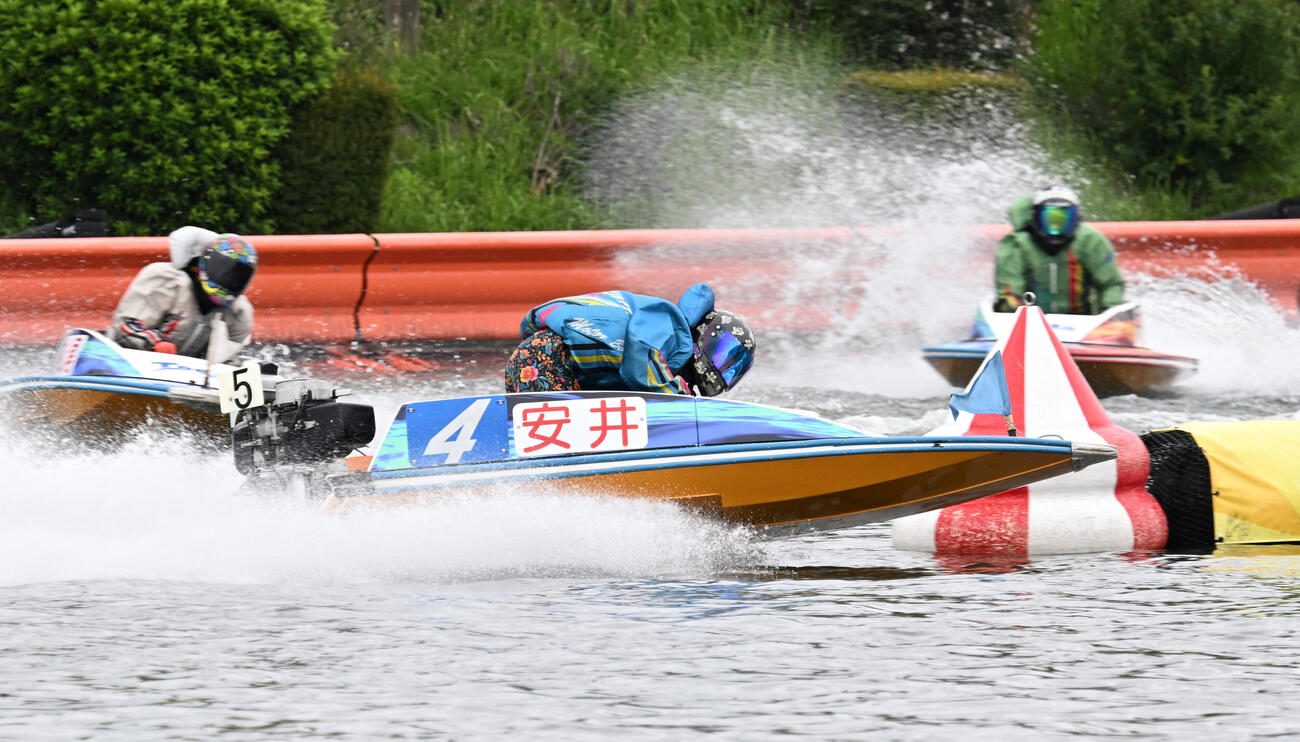 第4日9R戸田特賞、1週目2マークを先頭で回る安井瑞紀（撮影・千葉一成）