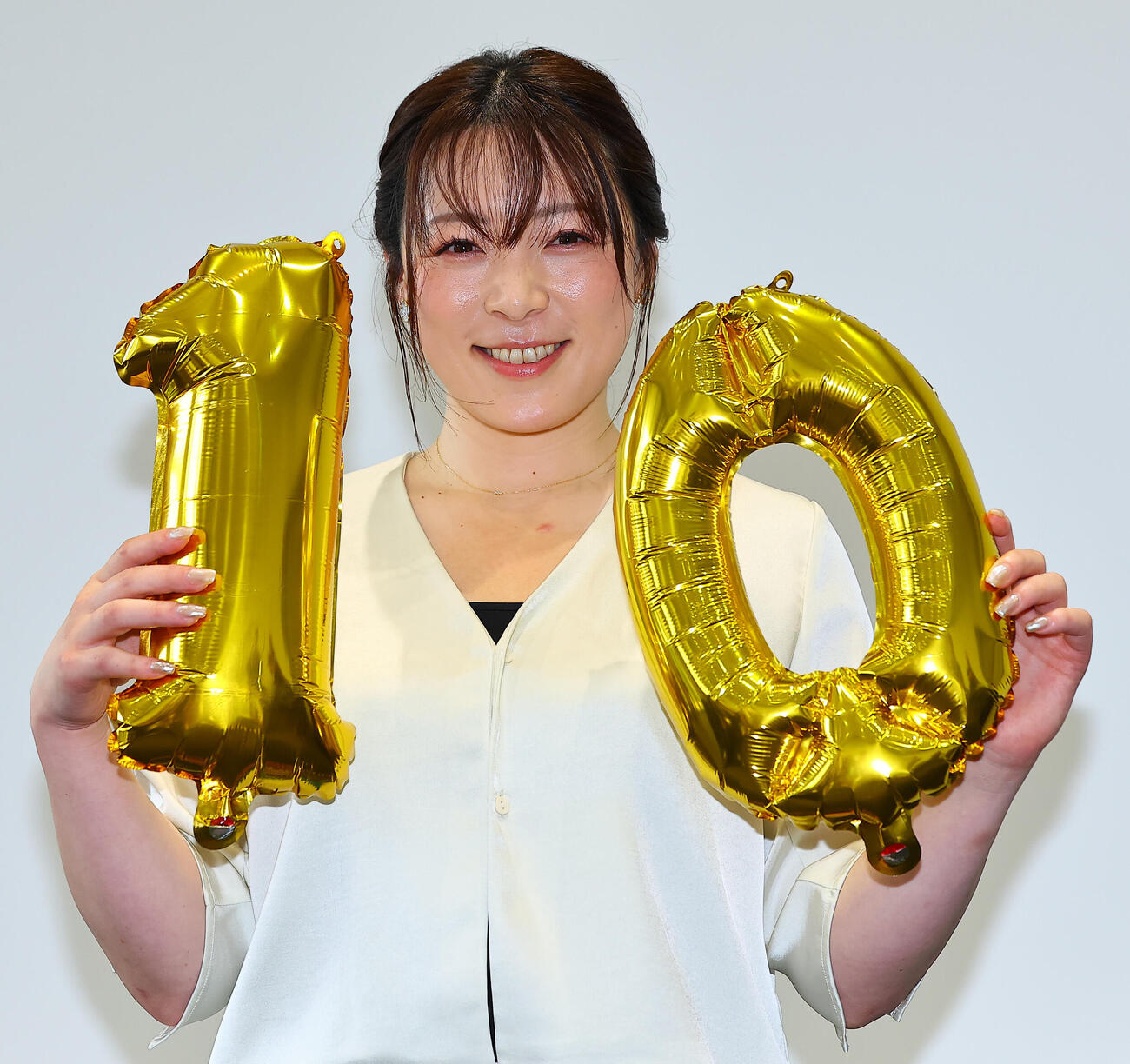 ファン投票で10年連続1位となり笑顔をみせる児玉碧衣（撮影・野上伸悟）