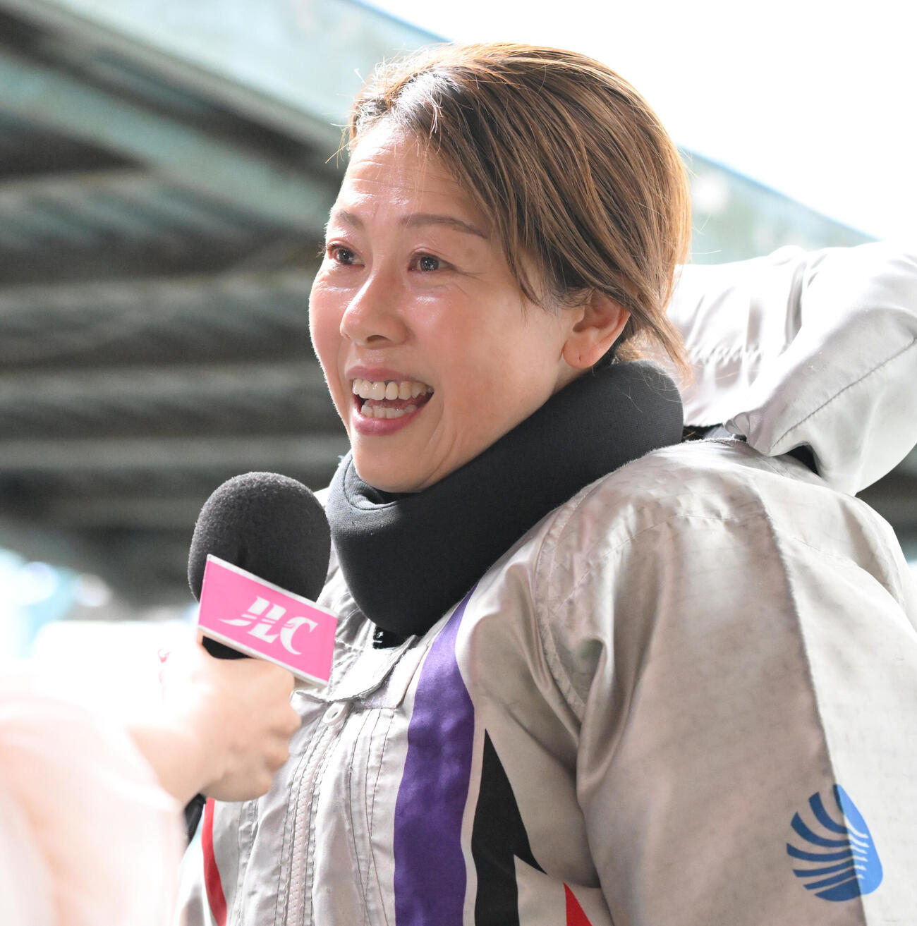 優勝戦を制し、笑顔でインタビューに応じる寺田千恵（撮影・千葉一成）