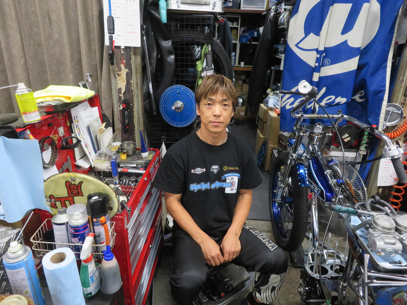 整備でマシンの立て直しを図る現役最強レーサー青山周平