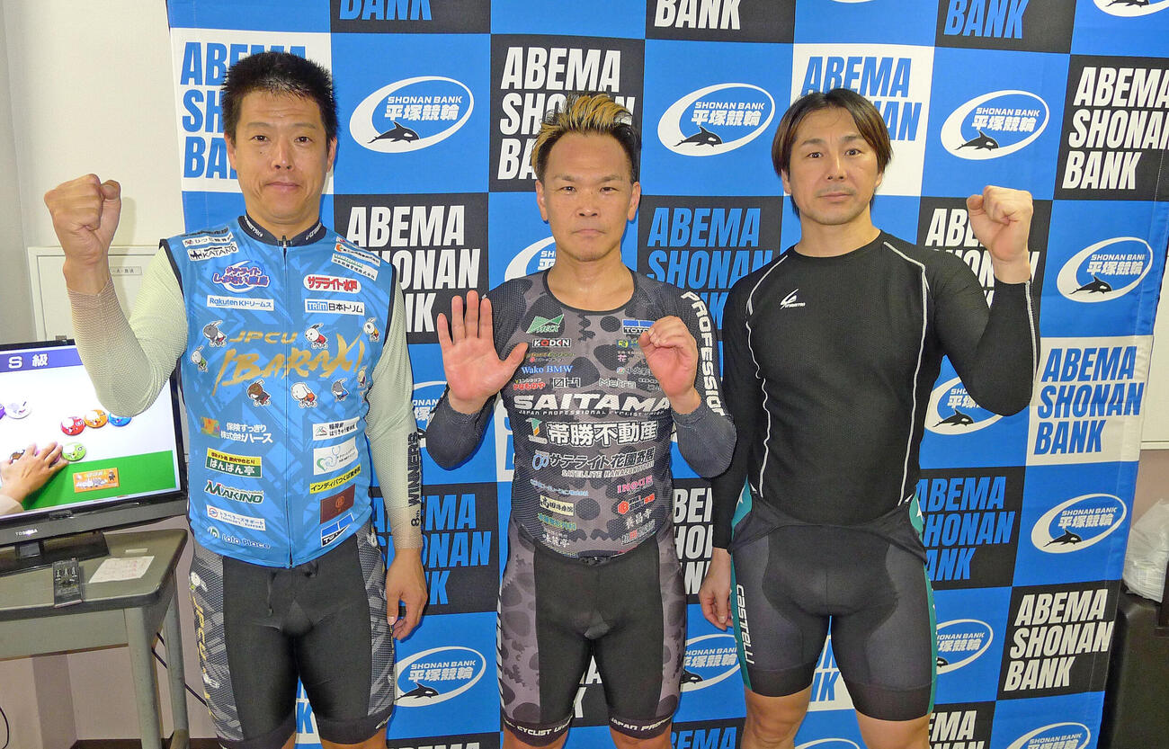 初日が誕生日で予選1Rを一緒に走る、左から根本雄紀、山信田学、松崎貴久